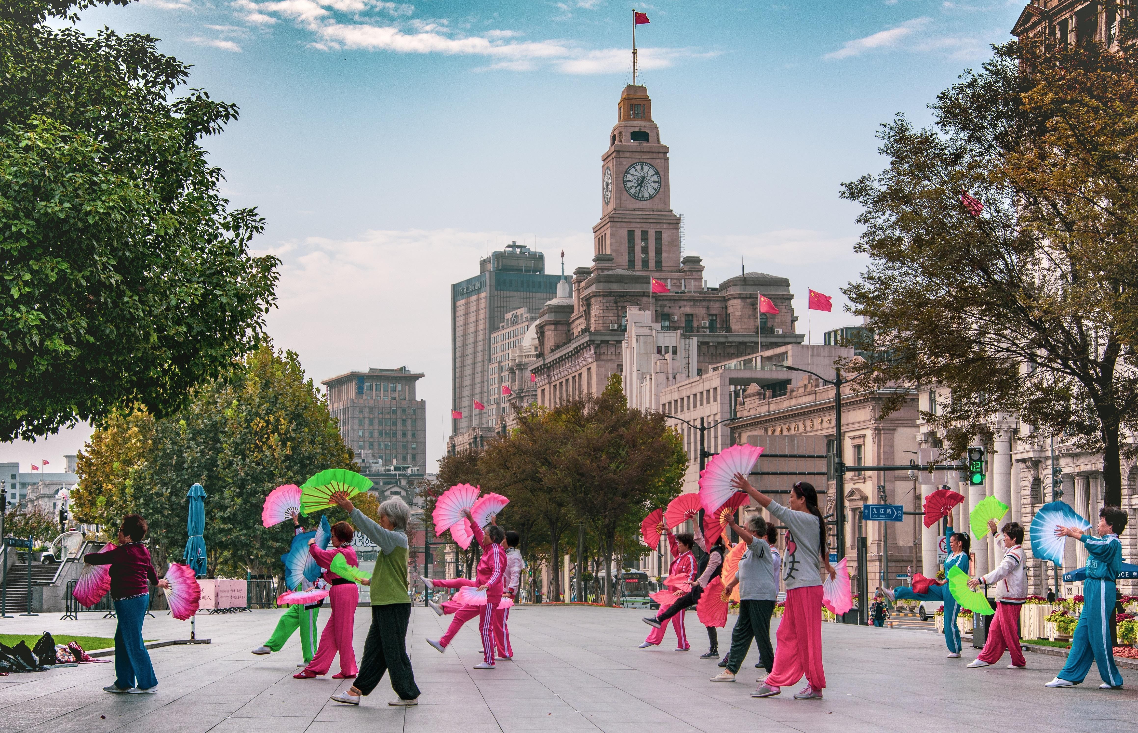 Shanghai Highlights Walking Tour With Real Local 2