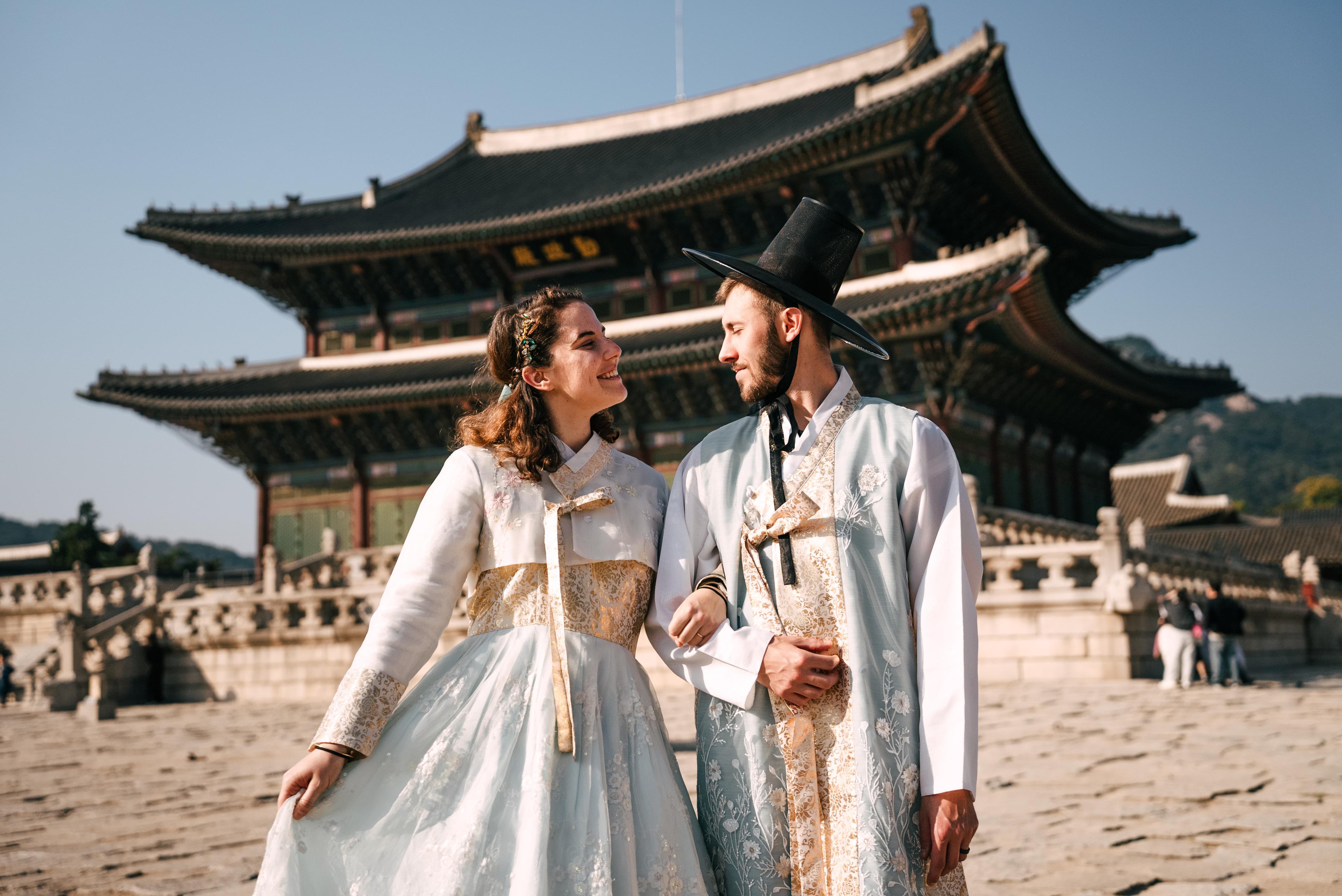Seoul: Cinematic Hanbok Experience with Photos