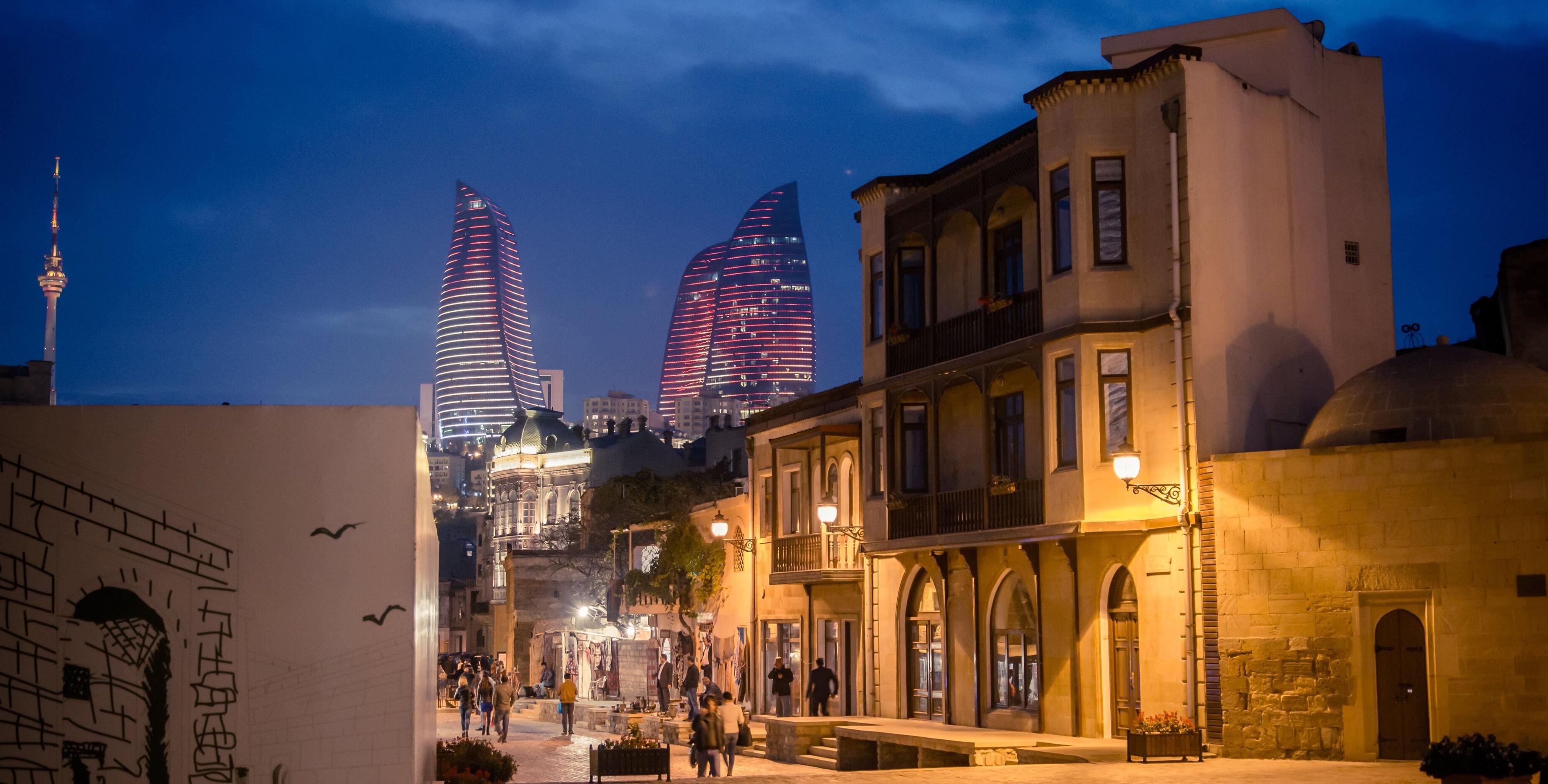 Baku: Old City & Highland Park Night Tour with Wine Tasting