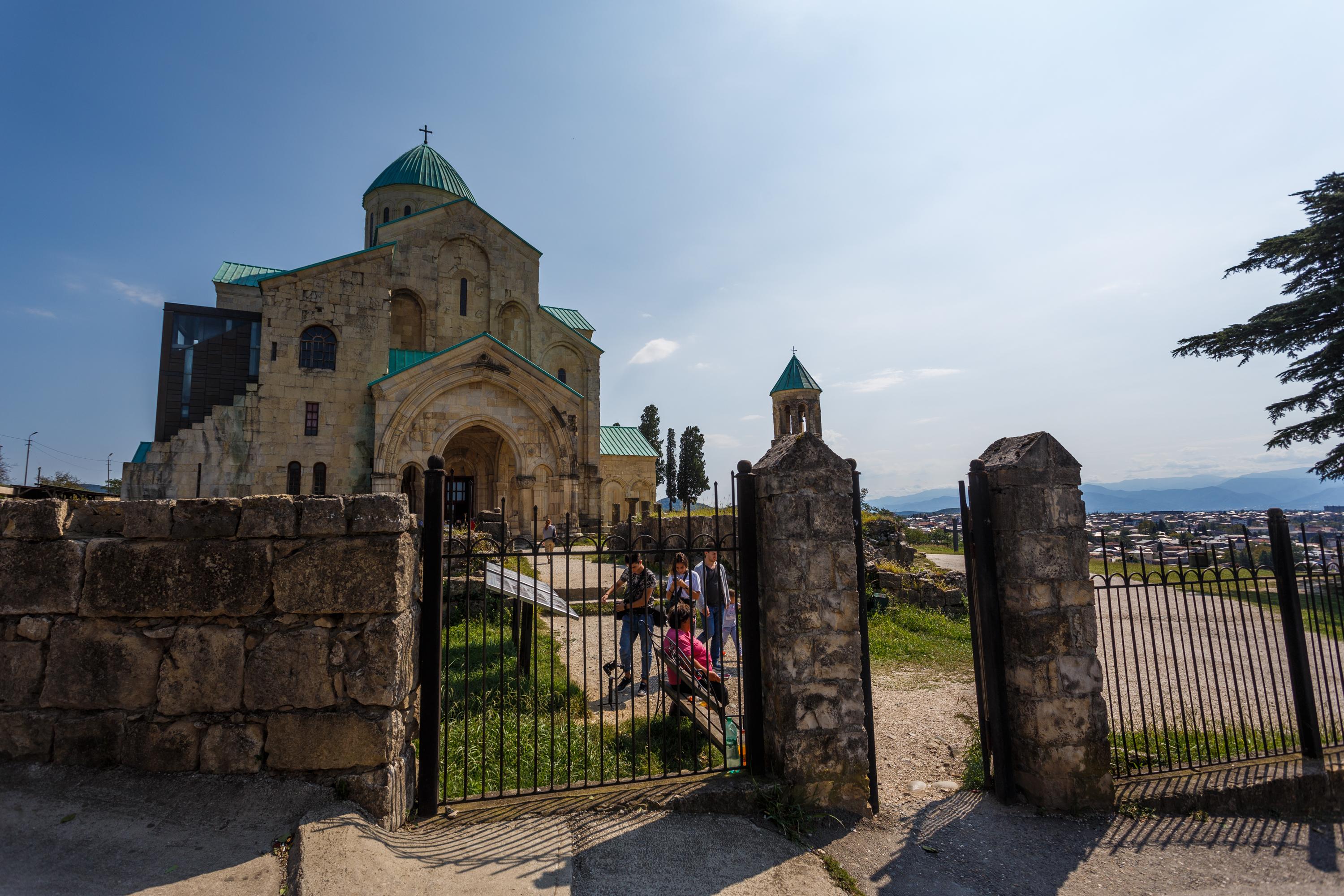 Kutaisi, Tskaltubo & Wine - group tour around the city 2