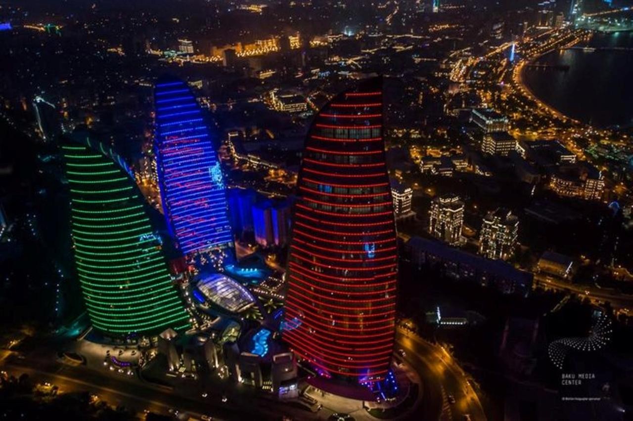 Baku Illuminated: Private Evening Tour of the City 2