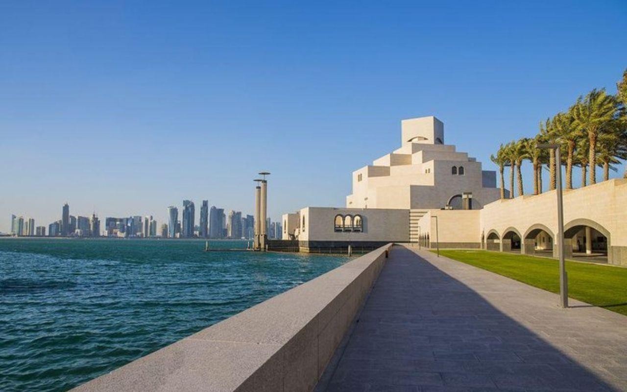 Doha: Guided Transit City Tour to all Main Attractions 2
