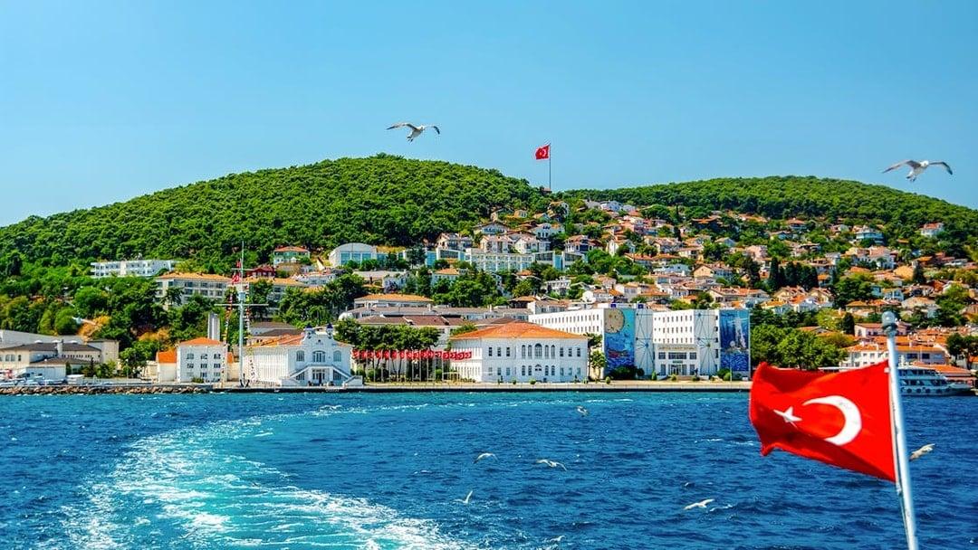 Istanbul: Princess Islands Day Trip with Lunch & Ferry