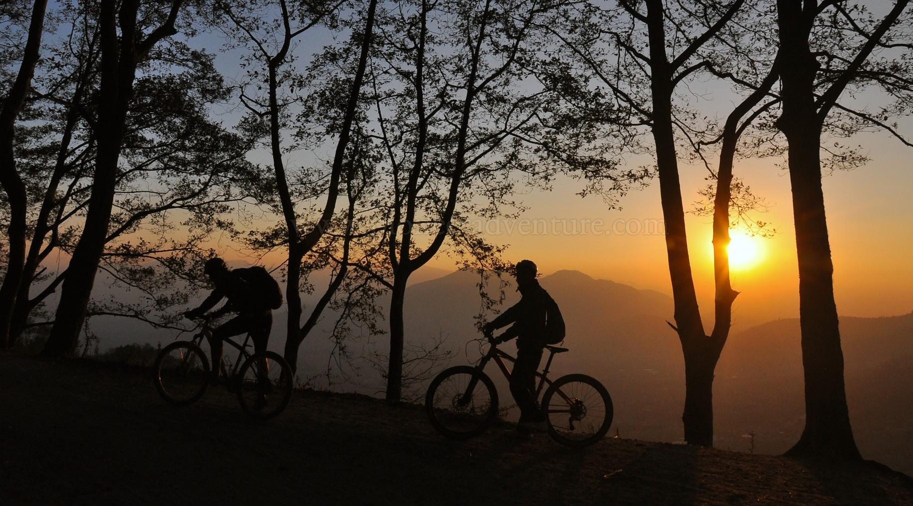 Kathmandu: One-Day Biking Trip in Kathmandu with Pick up.