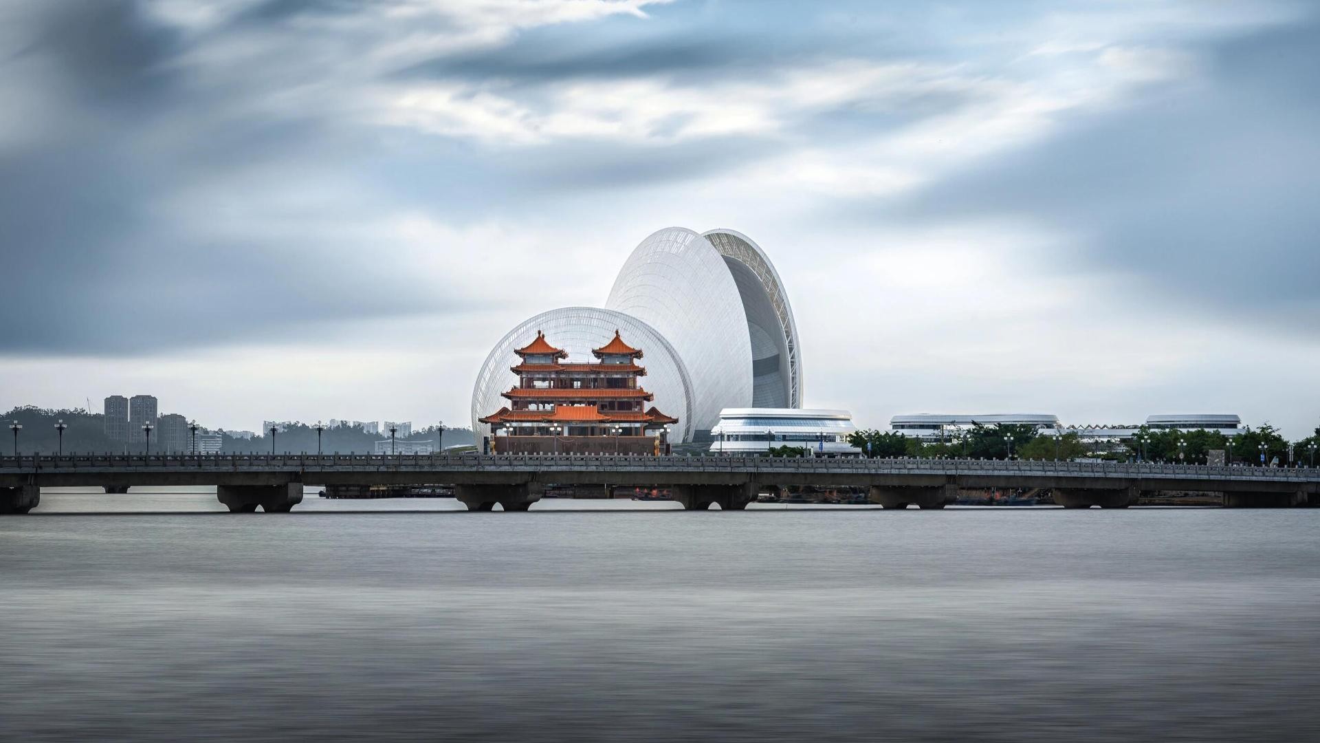 Zhuhai: Bridge Boat Tour, Qi'ao Island & Lunch Day Trip
