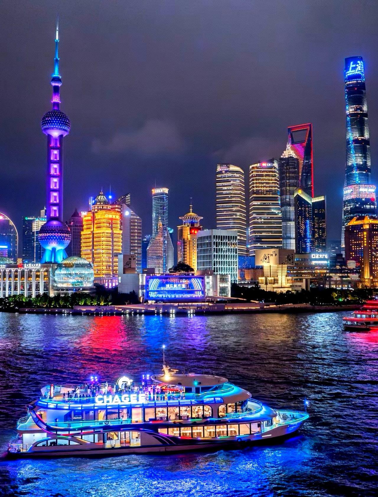 Shanghai Pier 16: Classic River Cruise & Skyline 3