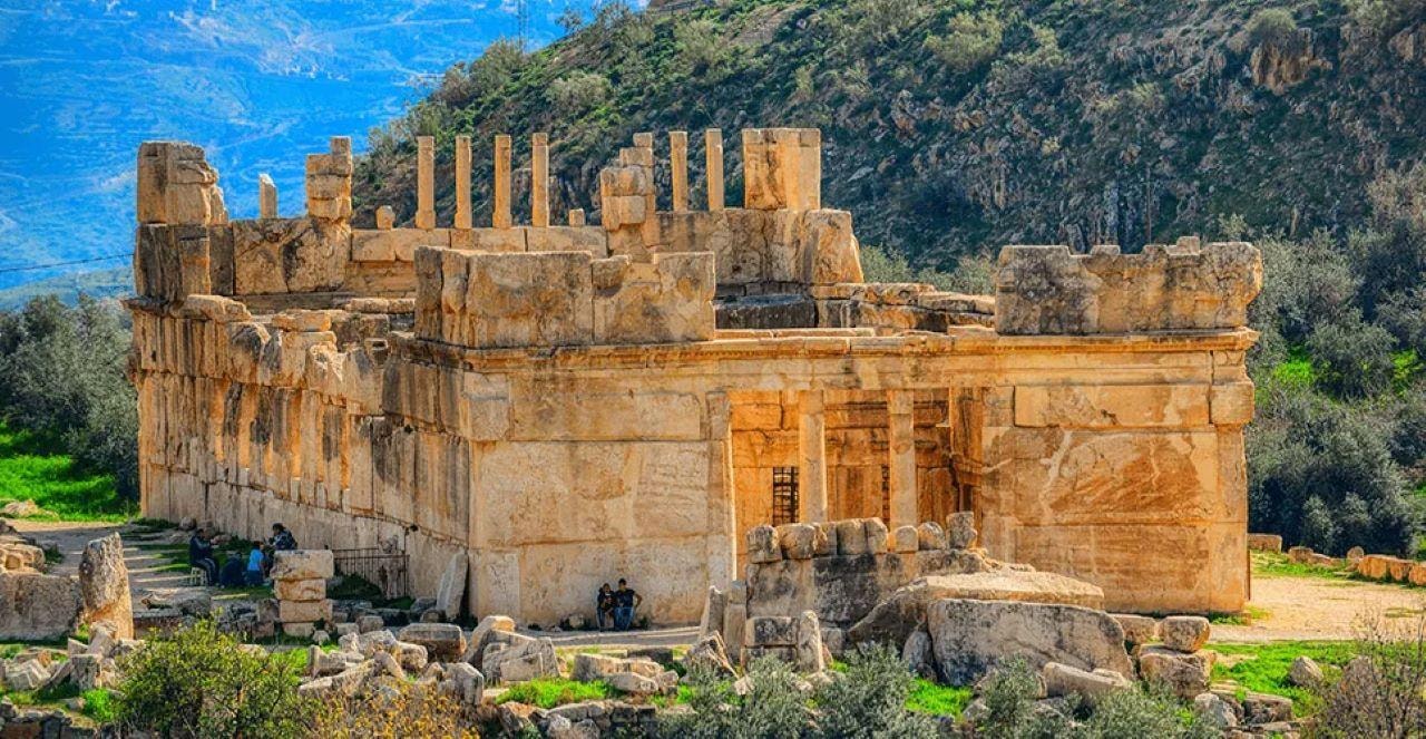 Amman: Qasr al-Abd Guided Tour with Lunch and Sweets