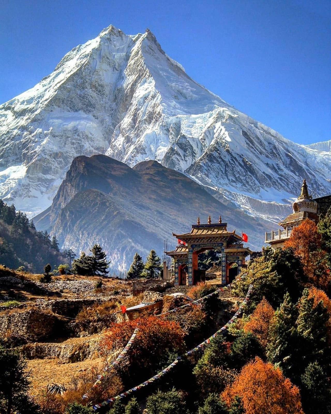 Kathmandu: Manaslu Circuit Trek 14-Day Guided Tour