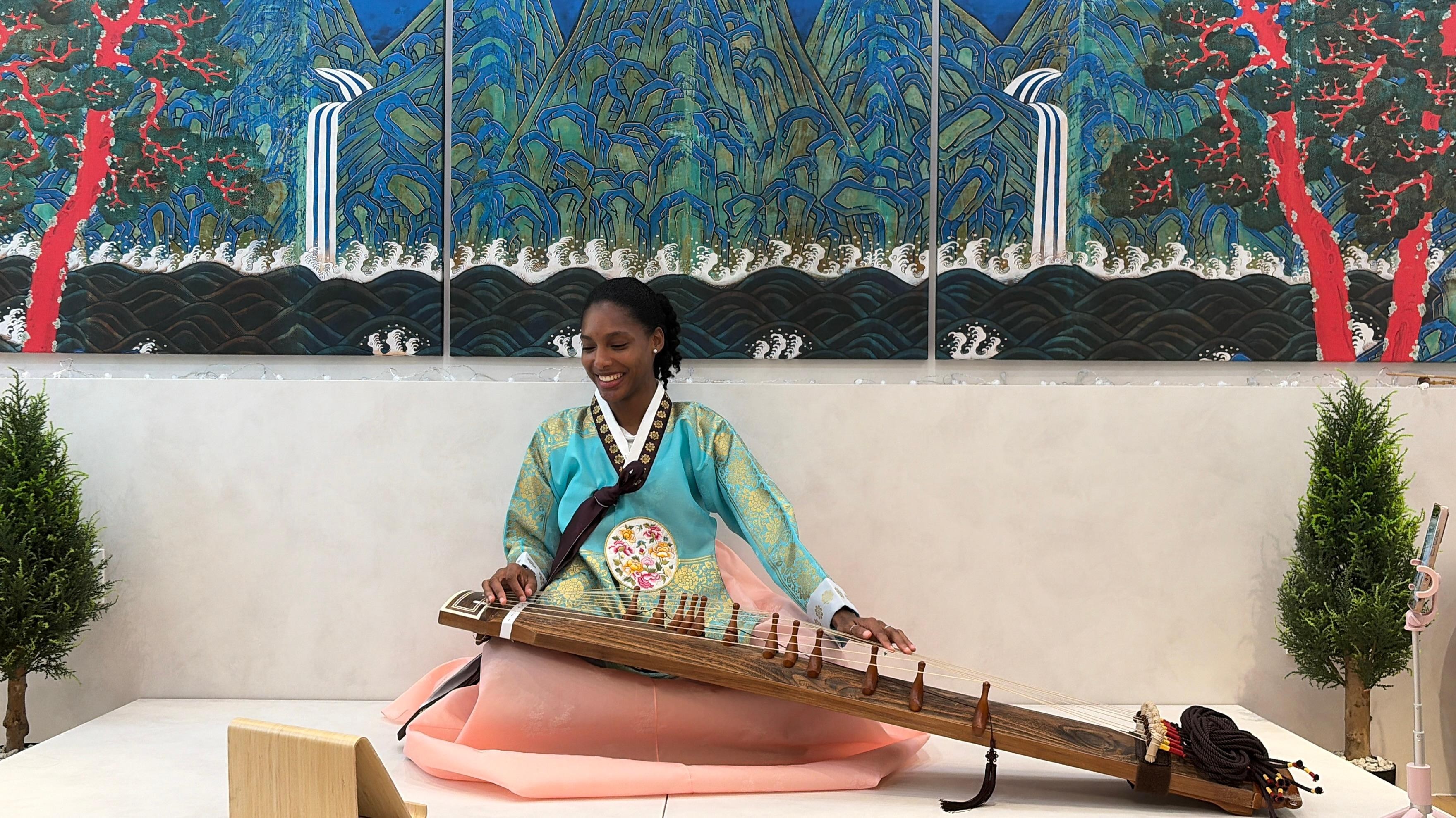 Seoul: Korean Culture Experience Gayageum Class with Hanbok