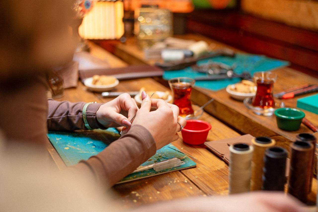 Istanbul: Leather Crafting Workshop with Snacks and Drinks 3