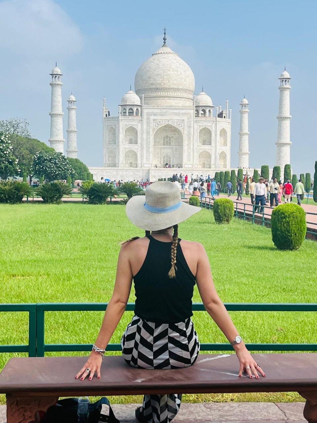 Taj Mahal Sunrise and Agra Trip From Delhi with 5* Breakfast