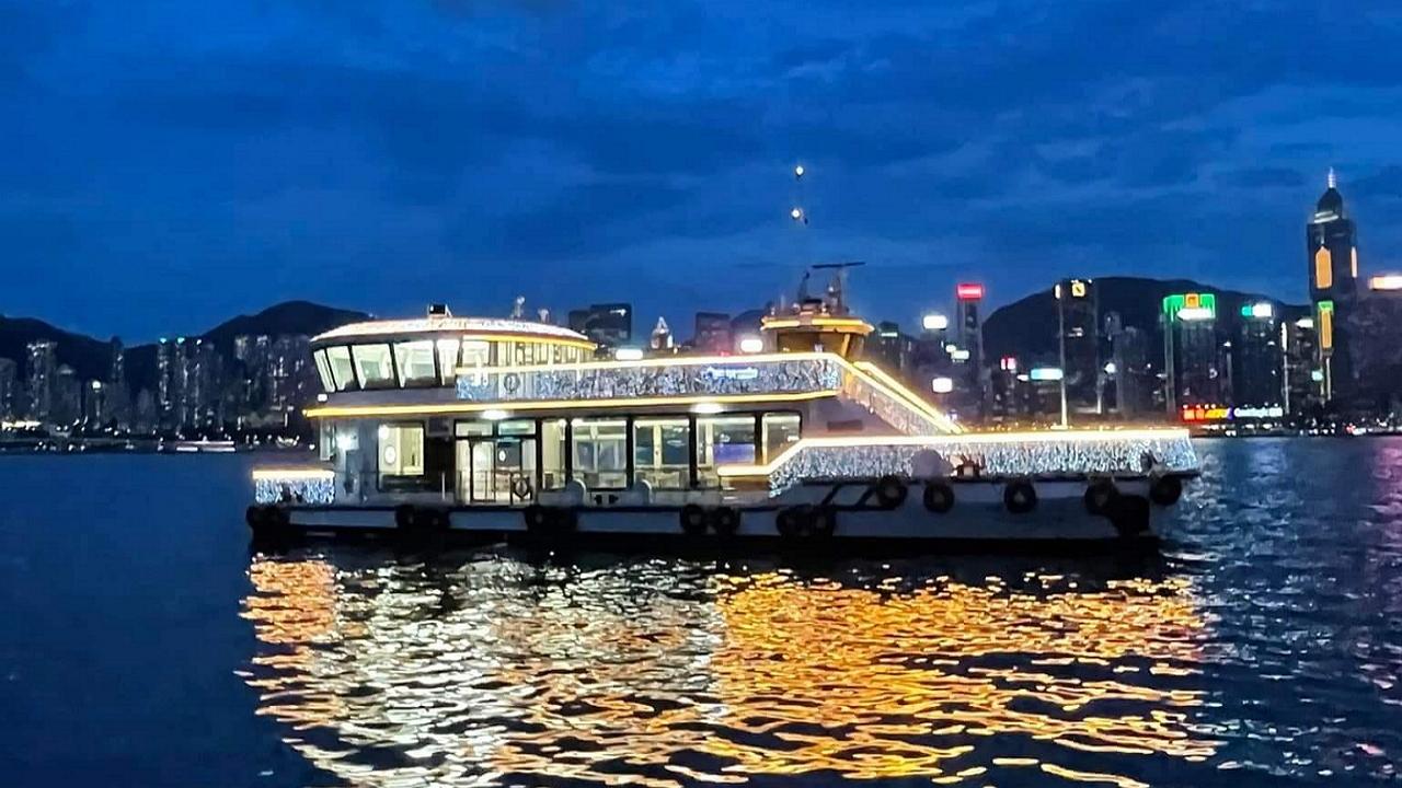 HK Elite Night Tour: Cruise, Aquarium Dinner, Peak 3