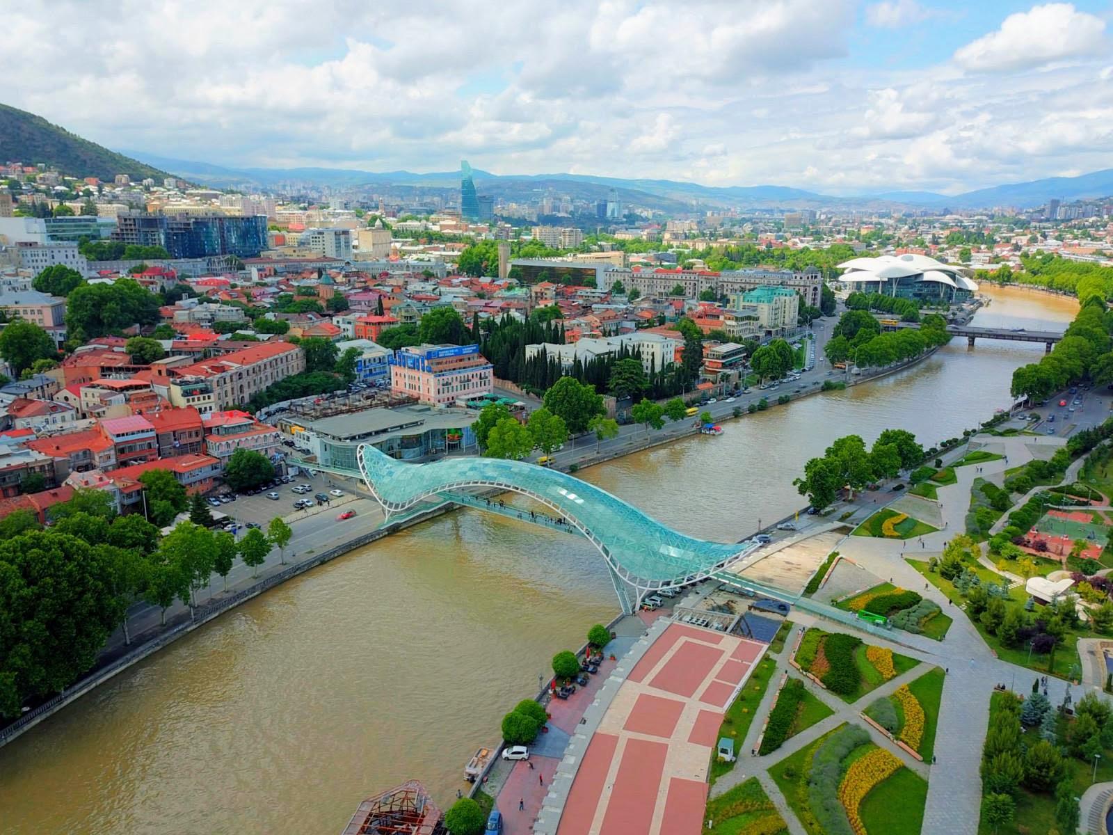 Tbilisi: River Sightseeing Cruise with Drinks 2
