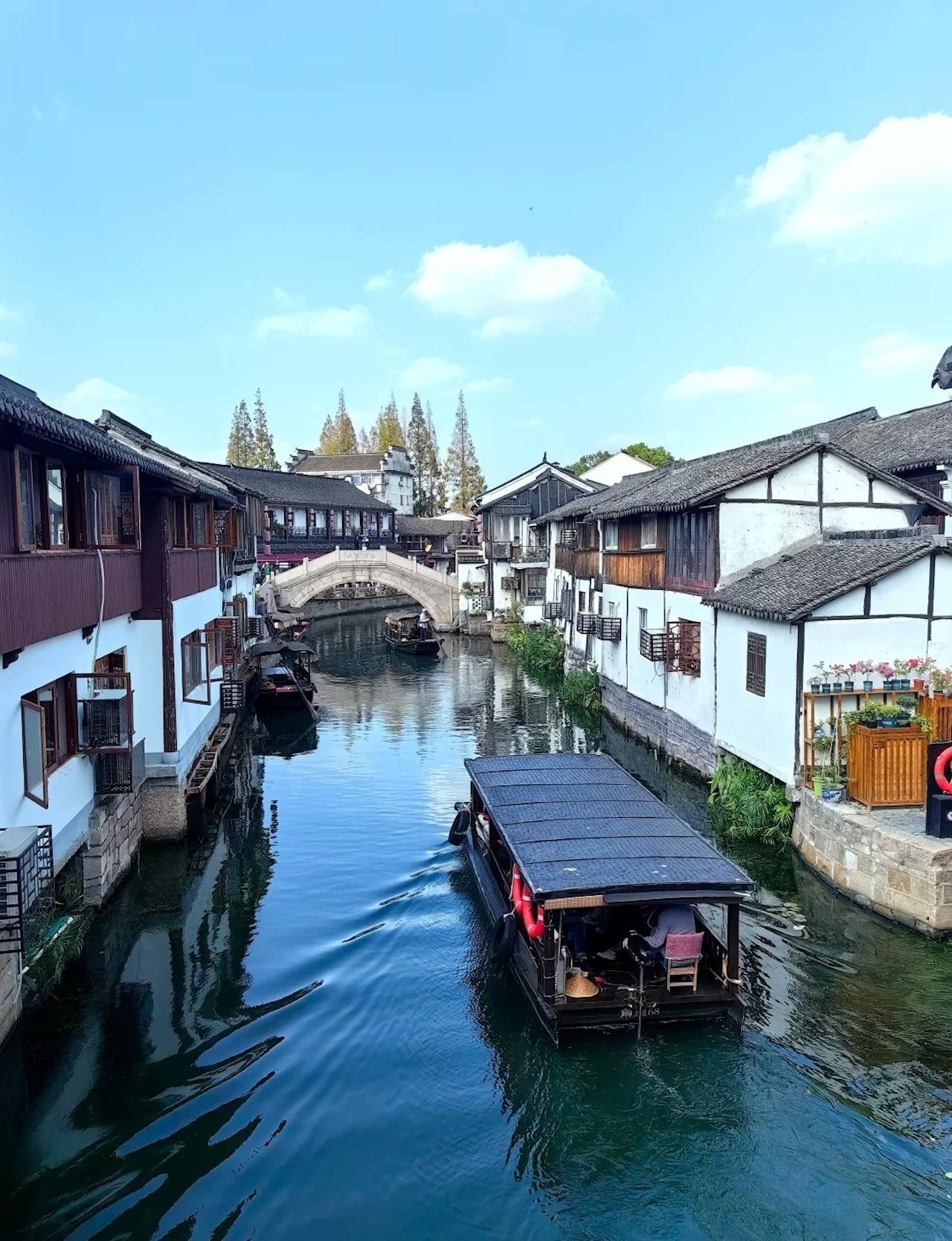 Shanghai: Zhujiajiao 5-6h Tour with Boat Ride & Gardens