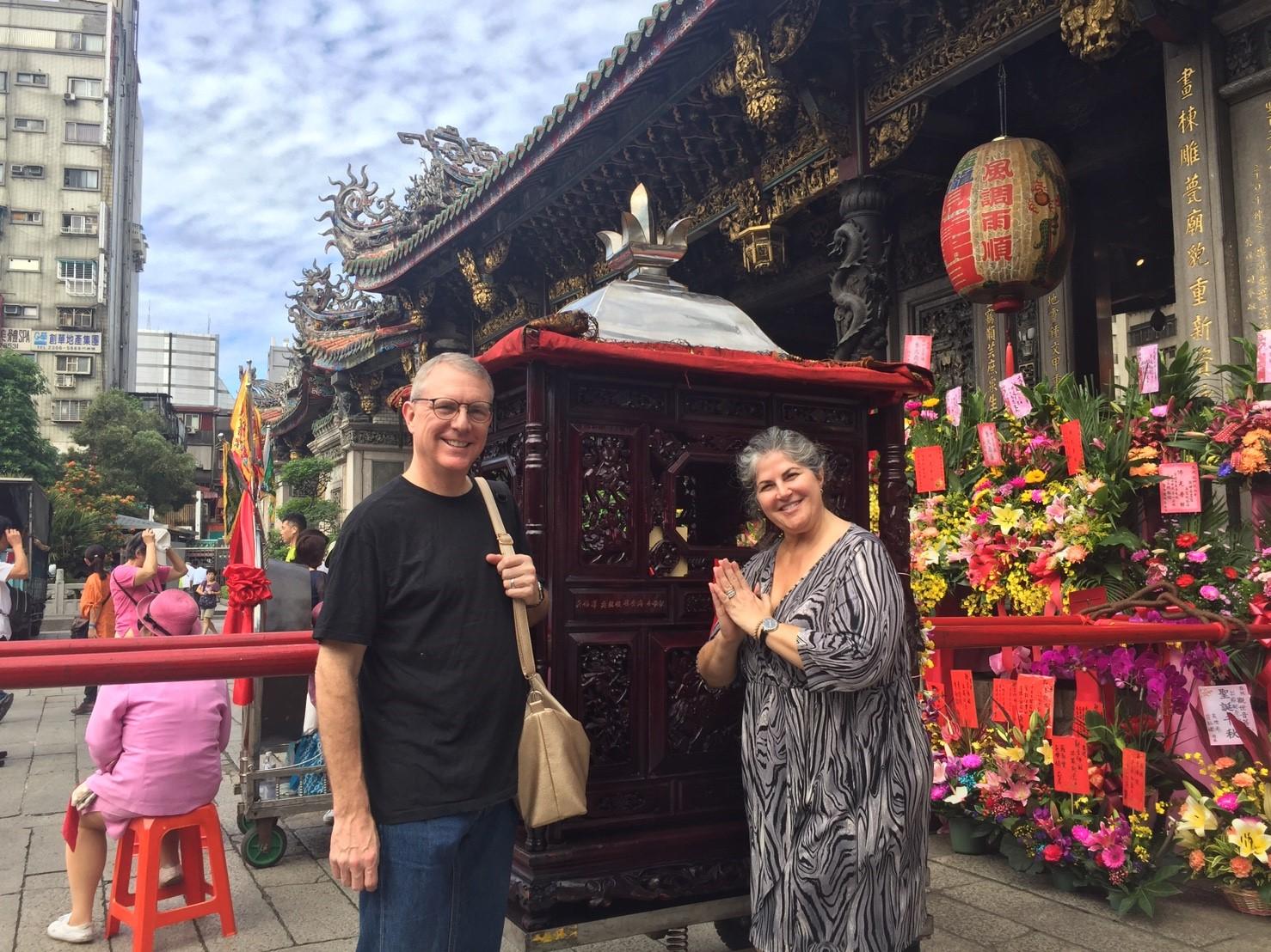 Taipei: Private Guided Tour by Premium Sedan/Van 2