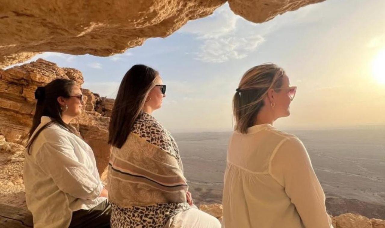 Riyadh: Group Edge of the World Sunset Tour 3
