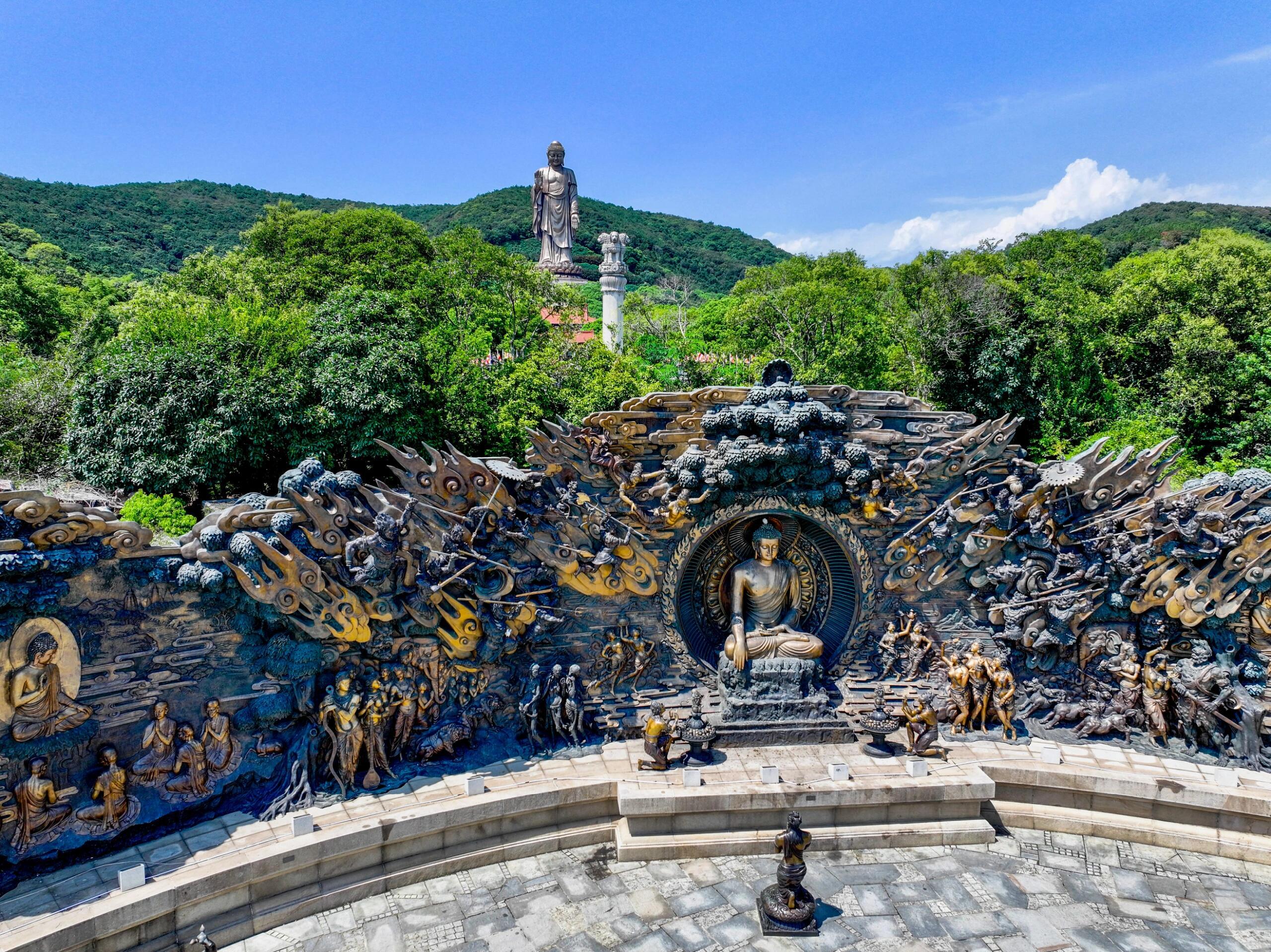 From Shanghai: Wuxi Lingshan Buddha & Nianhua Bay Tour