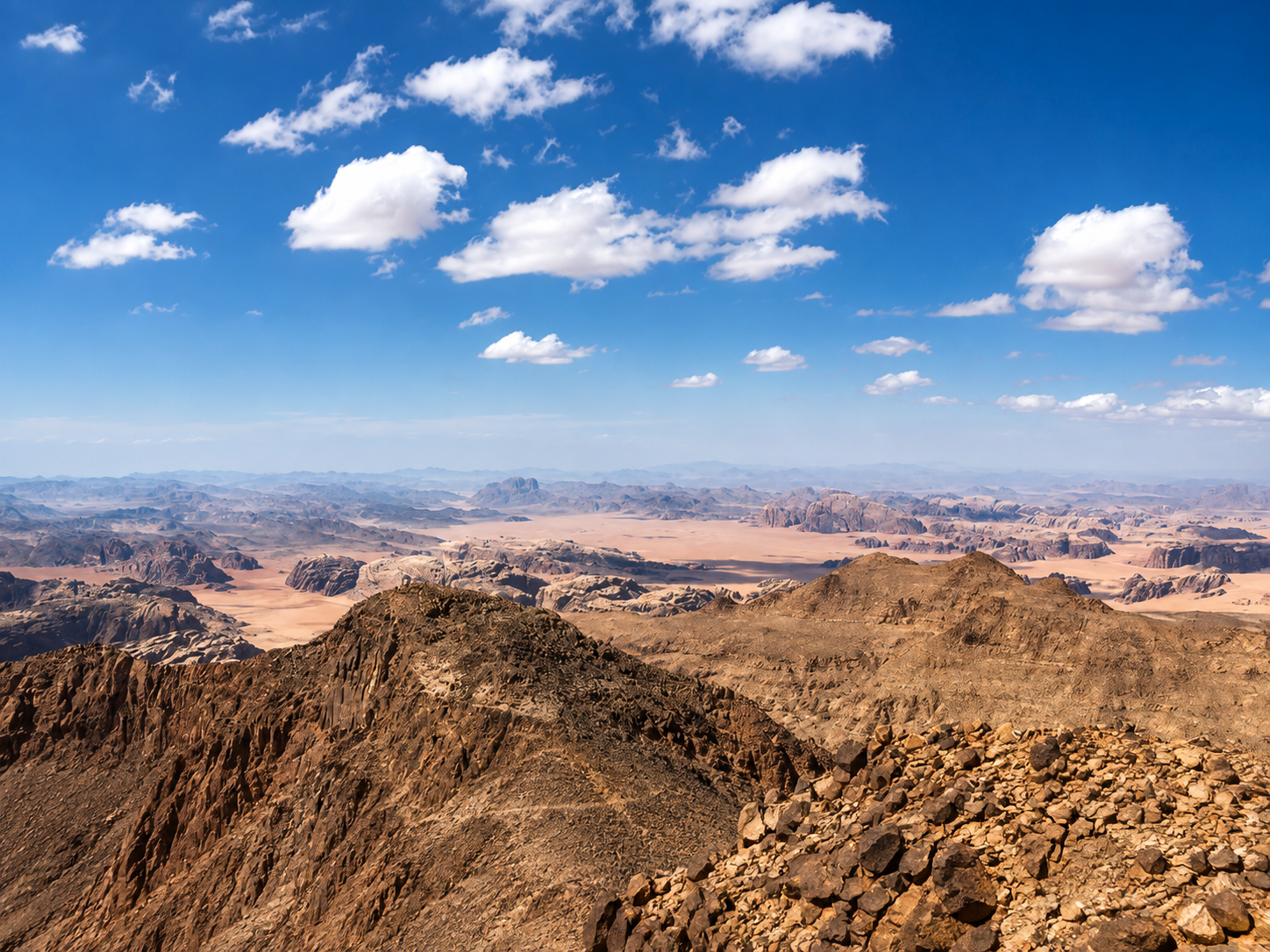 Umm Ad Dami Hike, Jeep Tour, Bedouin Dinner & Wild camping 2