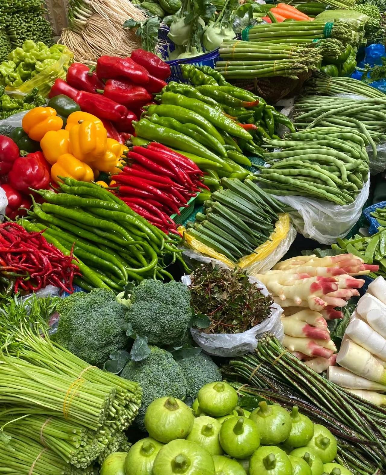 Beijing Market Tour with 10-course Family Feast 2