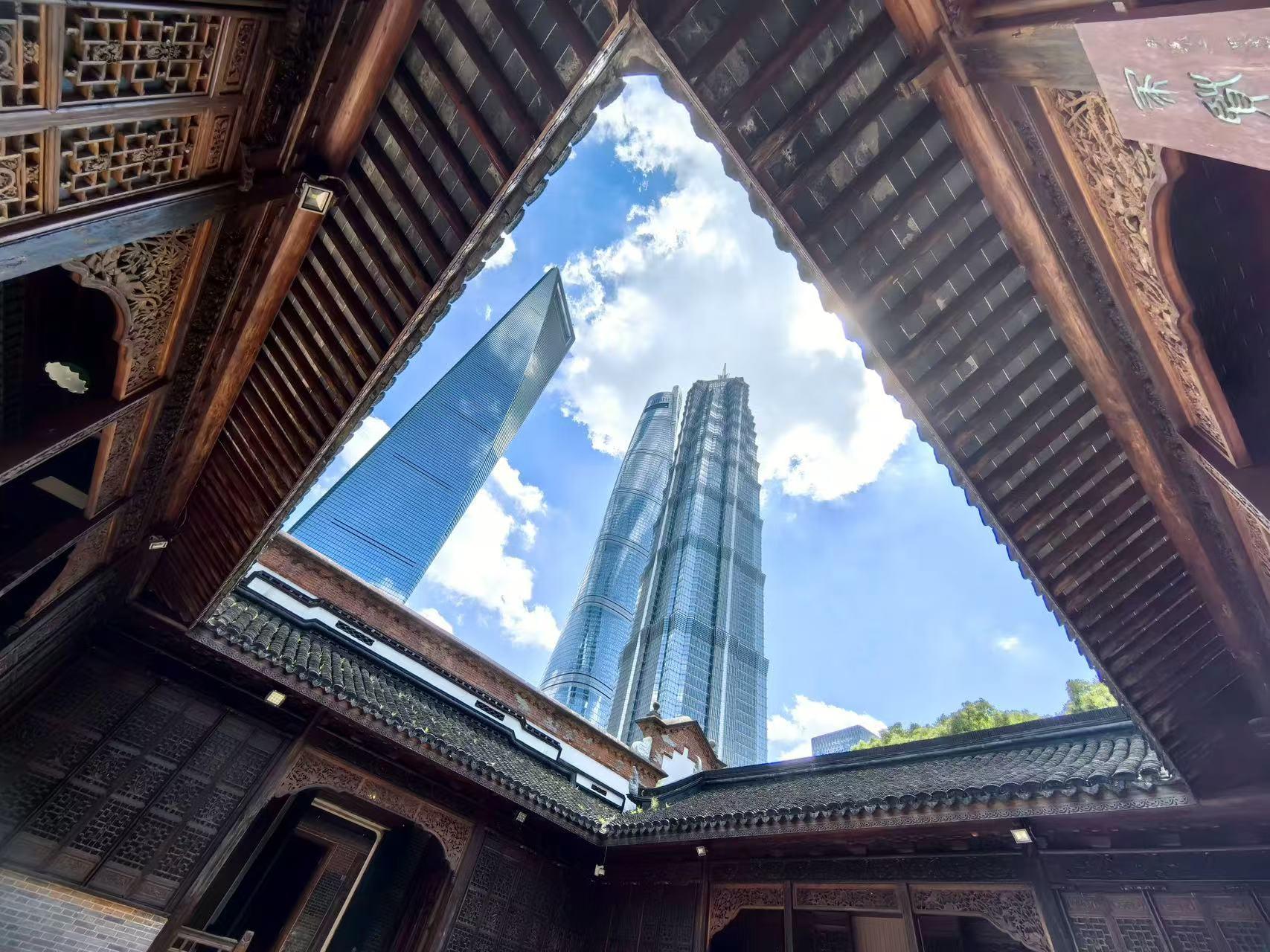 4-Hr Shanghai Tour: Food, Culture, Skyline, Cycling, Ferry