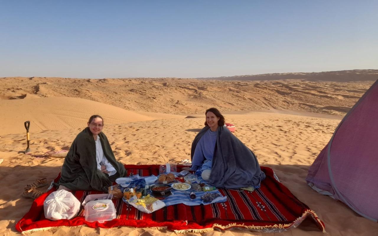 Muscat: Desert Overnight Camping, Wadi & Ibra Village & Souk