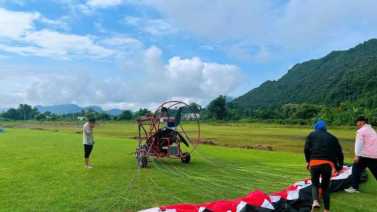 Vang Vieng: Zipline, Kayak, Nam Xay, Lagoon 2 & Optional Paramotor 3