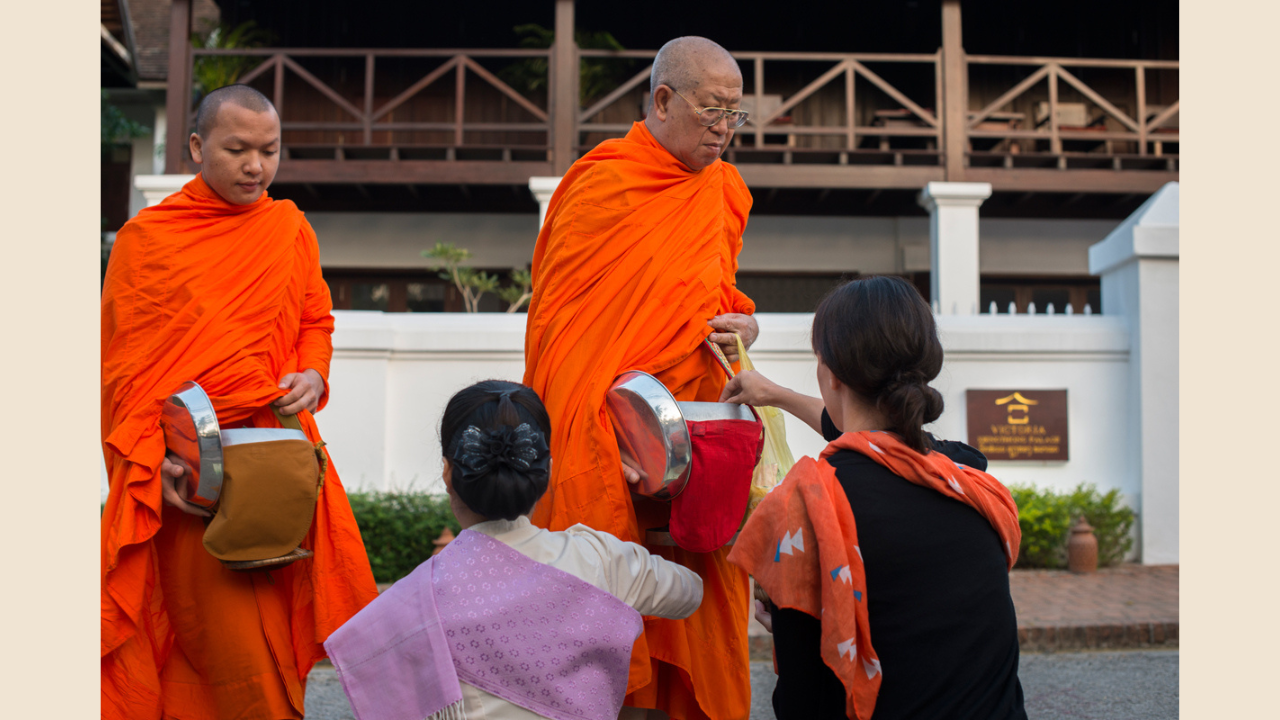Luang Prabang: Alms Giving Ceremony & Breakfast