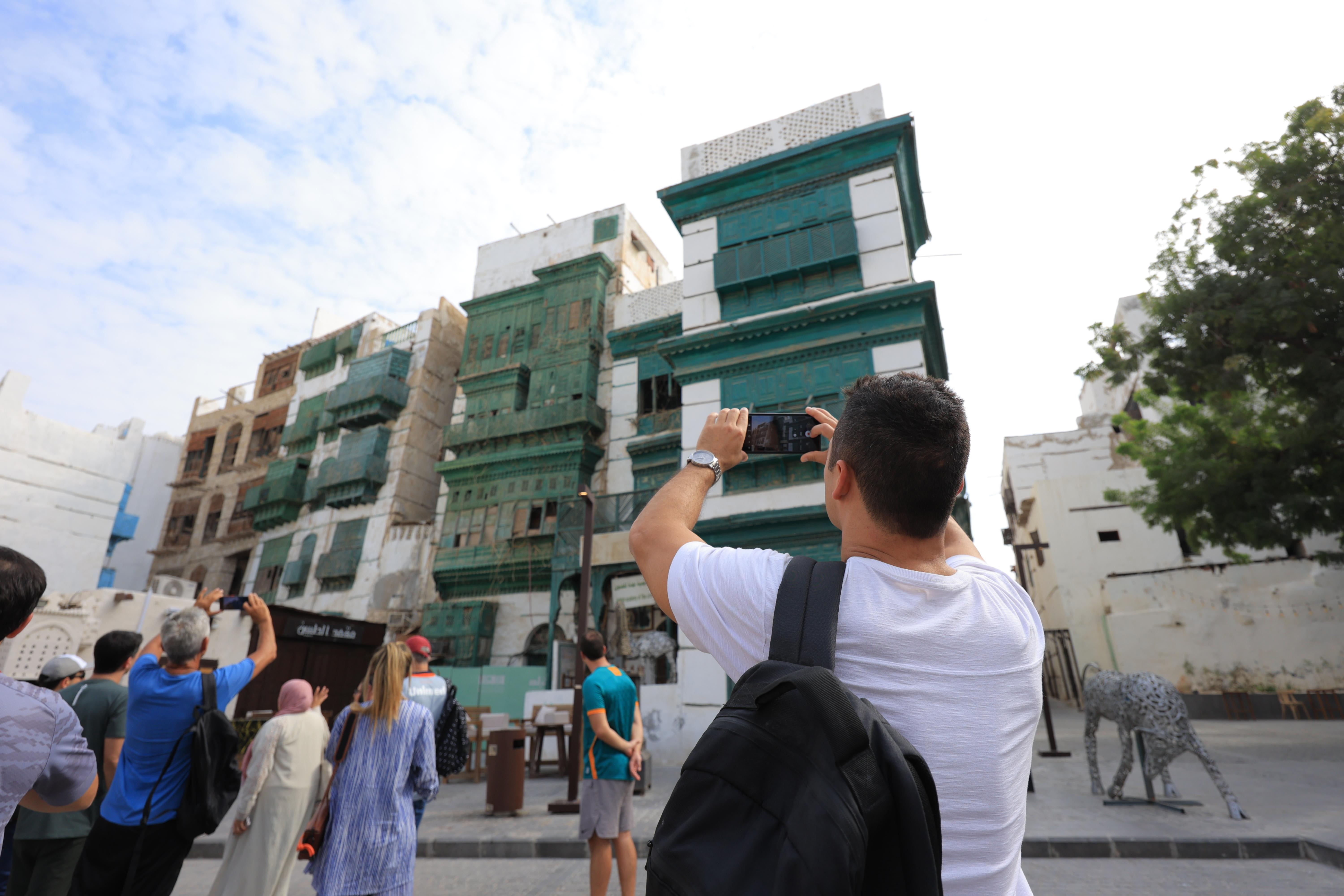 Jeddah: Tour Al Balad with A local Certified Guide 2