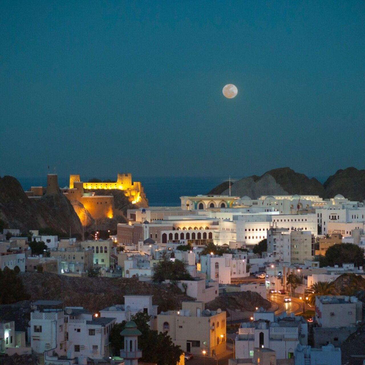 Muscat: Private Nighttime City Tour & Scenic Seaside Drive 2