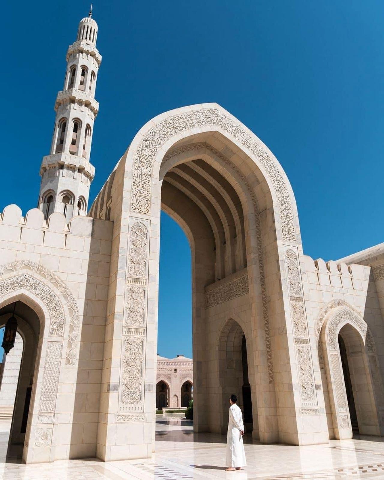 From Muscat: Grand Mosque-Wadi Shab-Fins Beach and Sinkhole 2