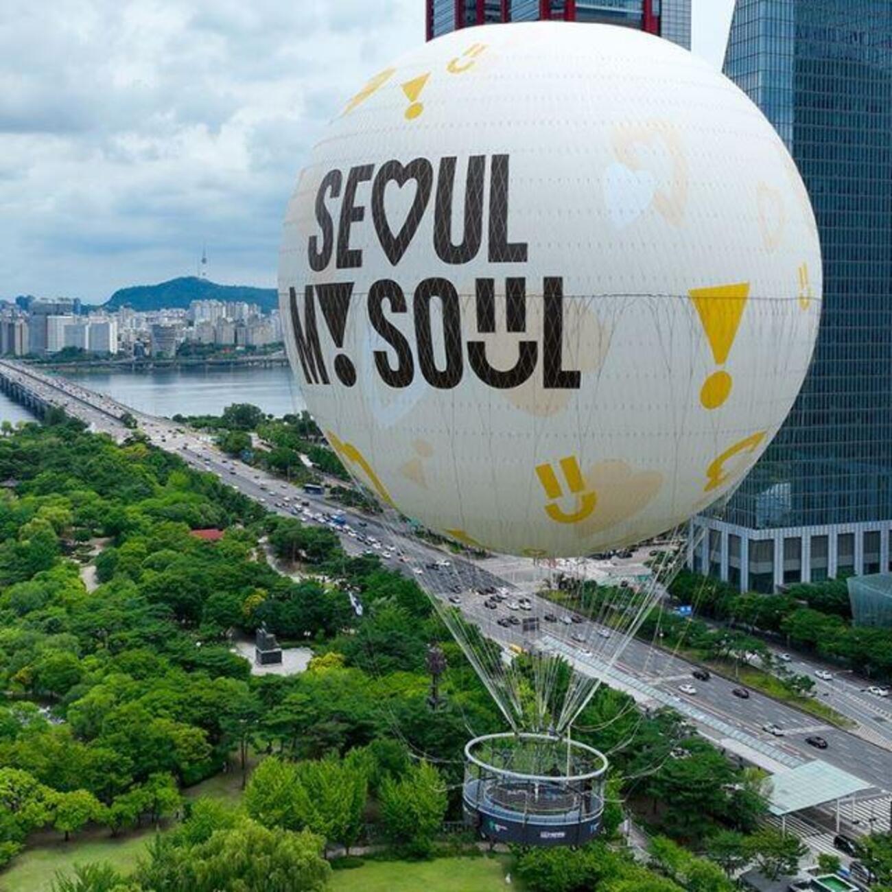 Seoul: Private Night Balloon Experience with Hongdae night 2