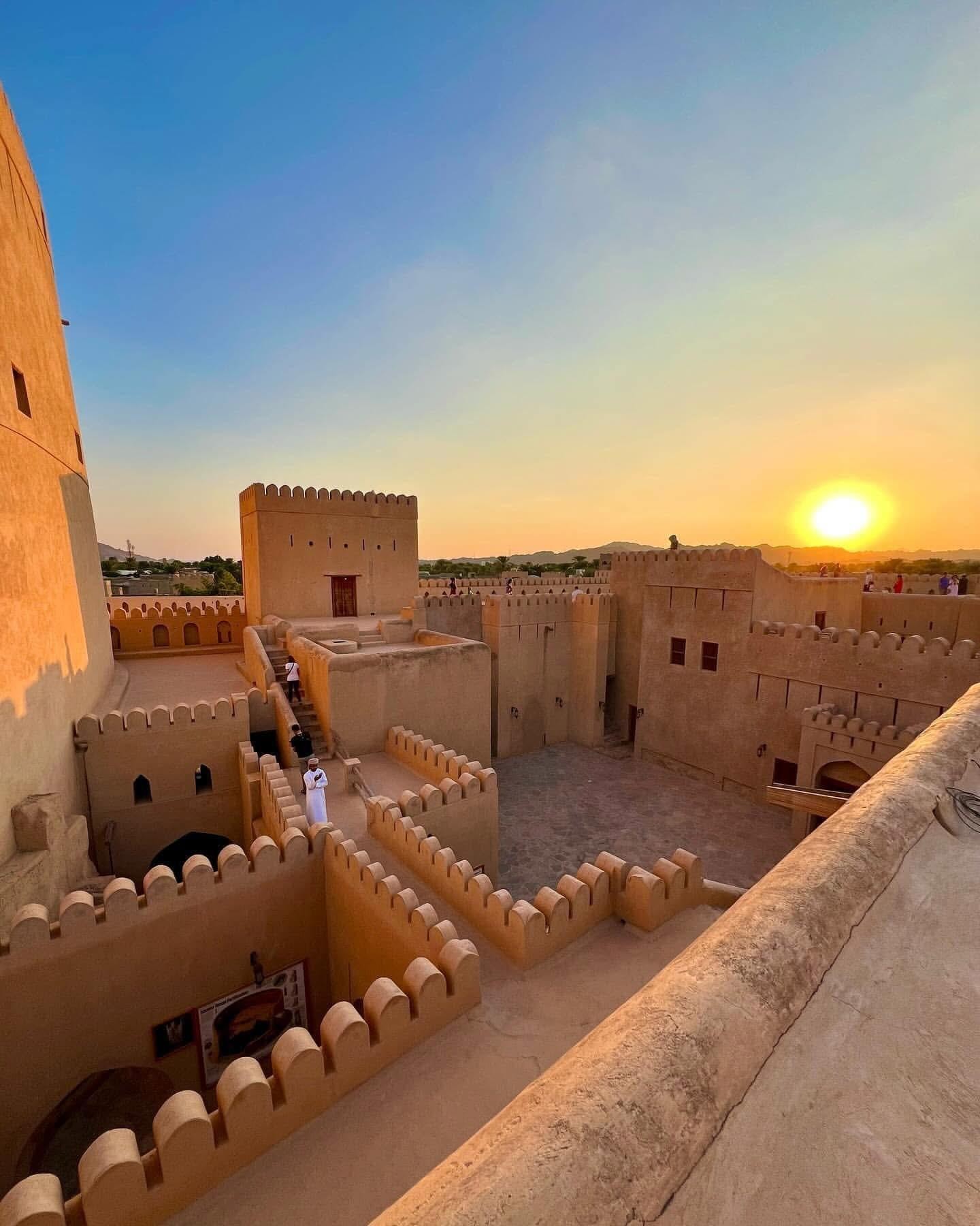 From Muscat: 9-Hour Nizwa, Jabal Akhdar & Birkat Al Moz Tour