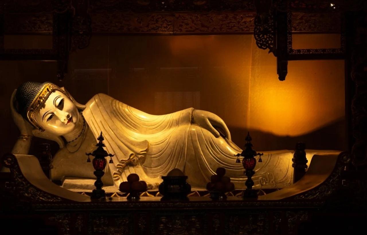 Shanghai: Jade Buddha Temple, Tian’an Qianshu & M50 Tour