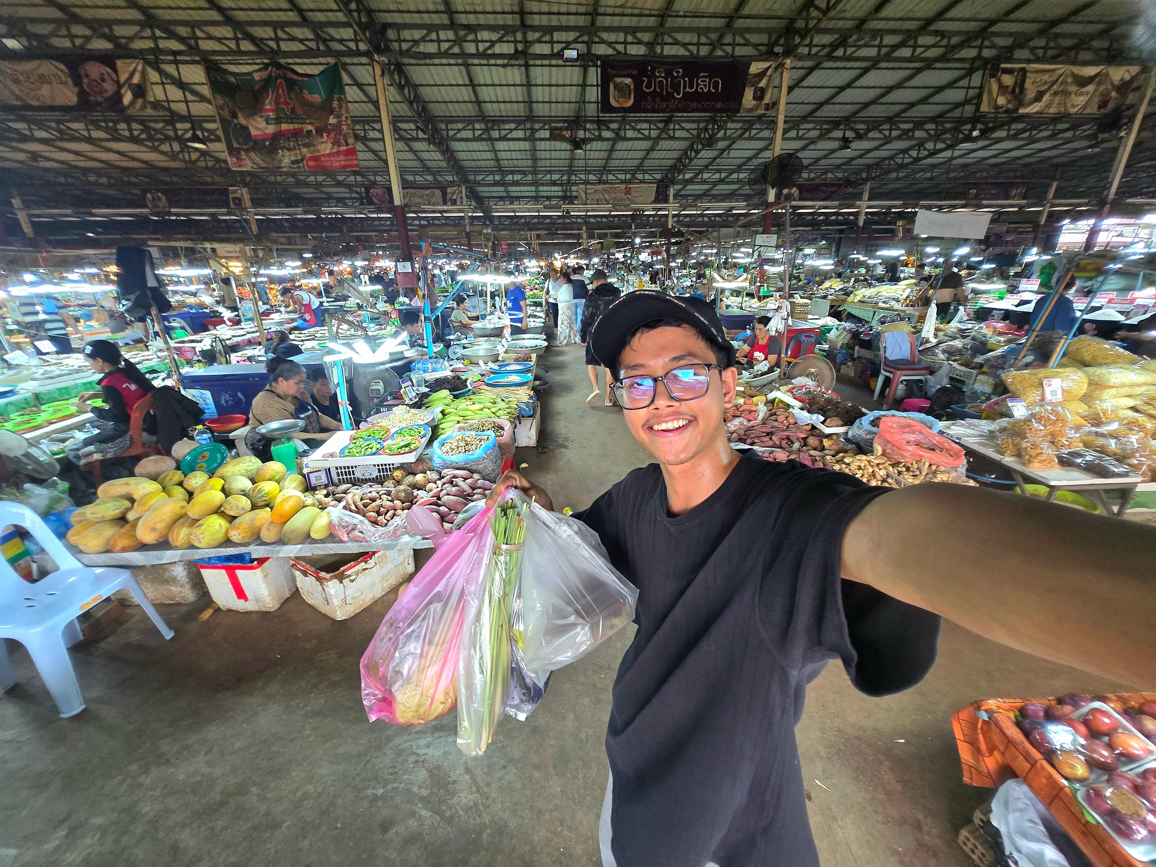 Vientiane: Lao Market Food Discovery Tour for 2 hours
