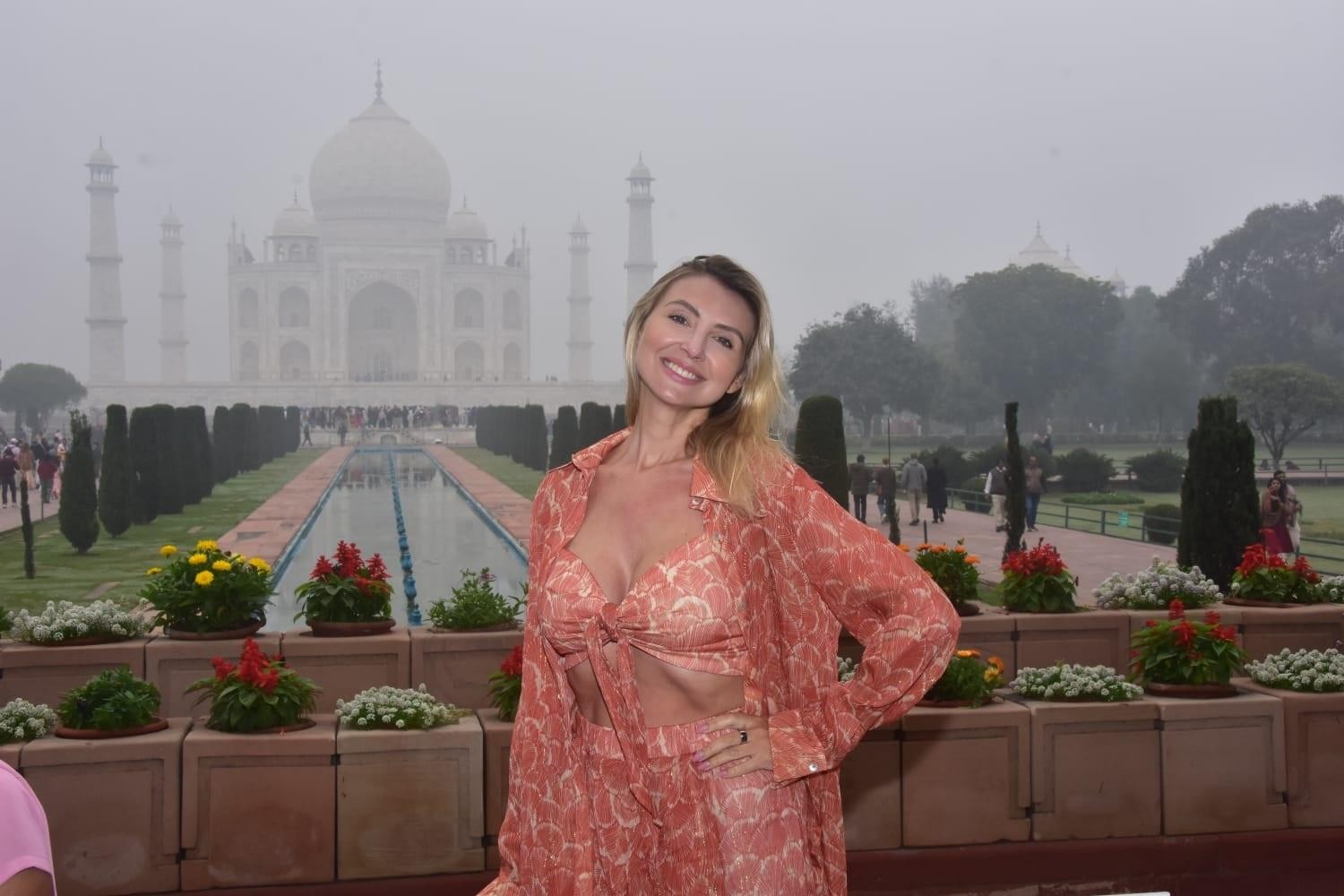 Taj Mahal Sunrise/Sunset Guided Tour with Fast Entry No-Wait 2