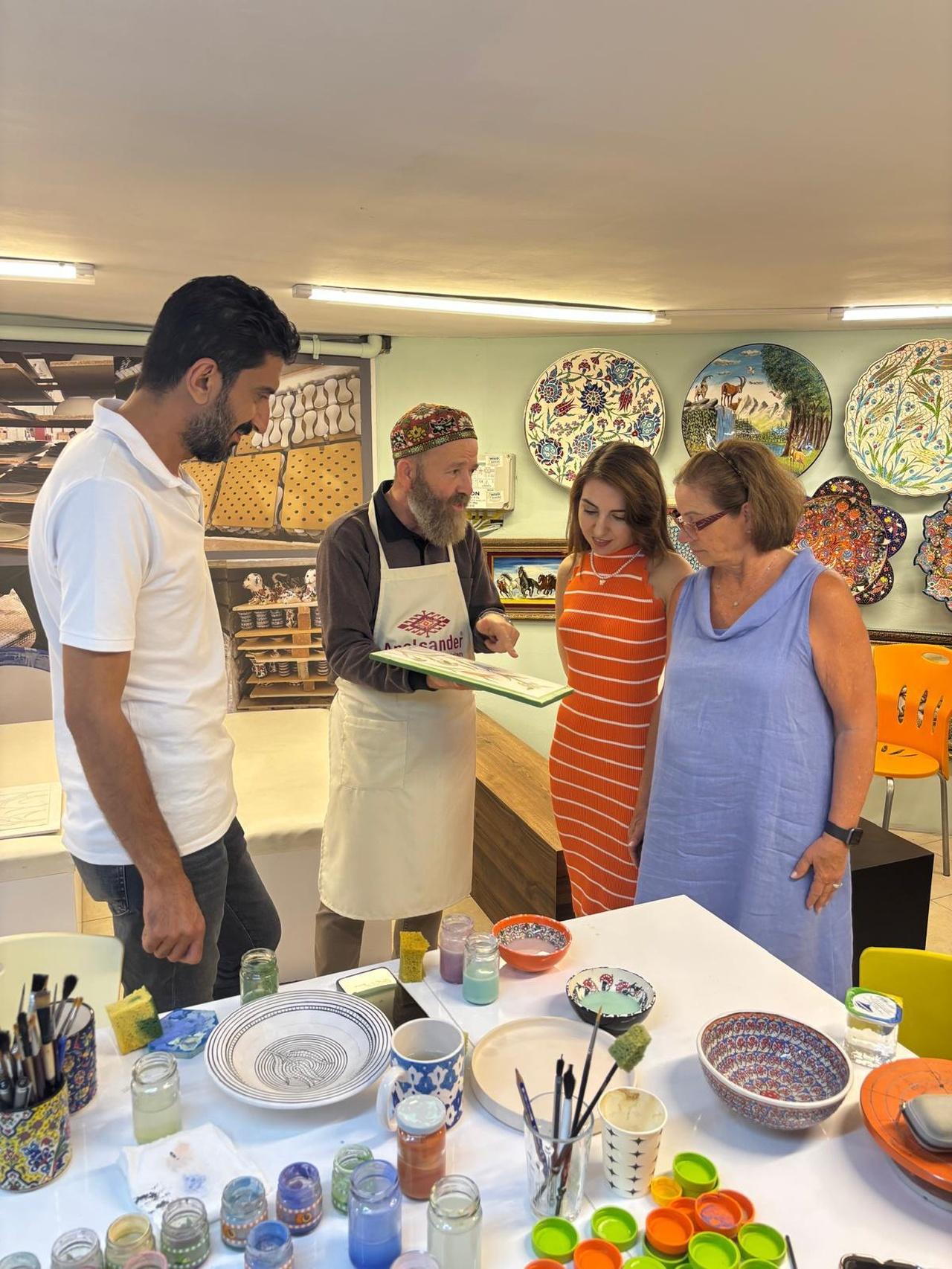 Istanbul: Turkish Tile Art Workshop with Souvenir 3