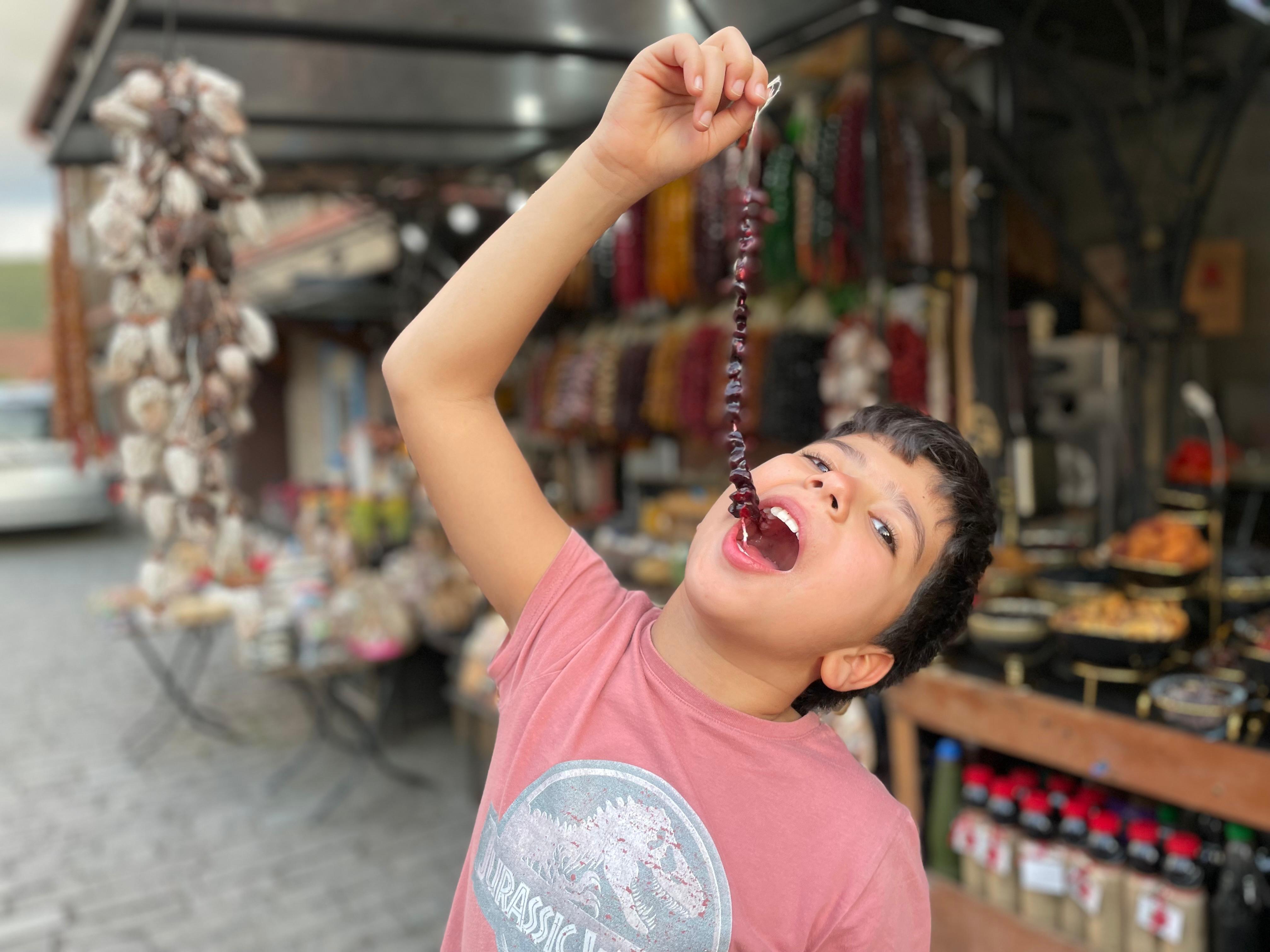 Kutaisi: Guided Food Tour with Wine and Snacks