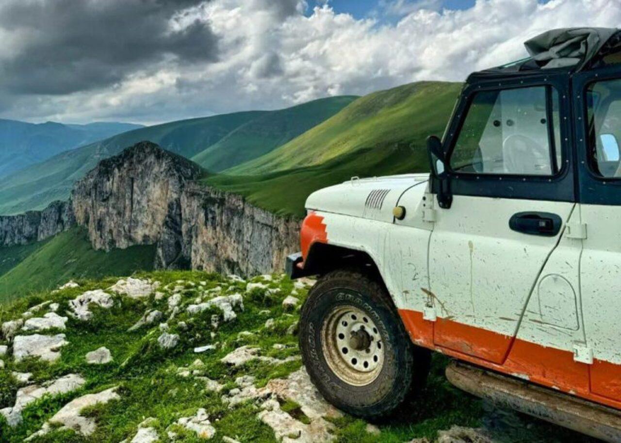 Jeep tour in Tavush: Mount Dimats & Haghartsin Monastery — guided tour in Dilijan