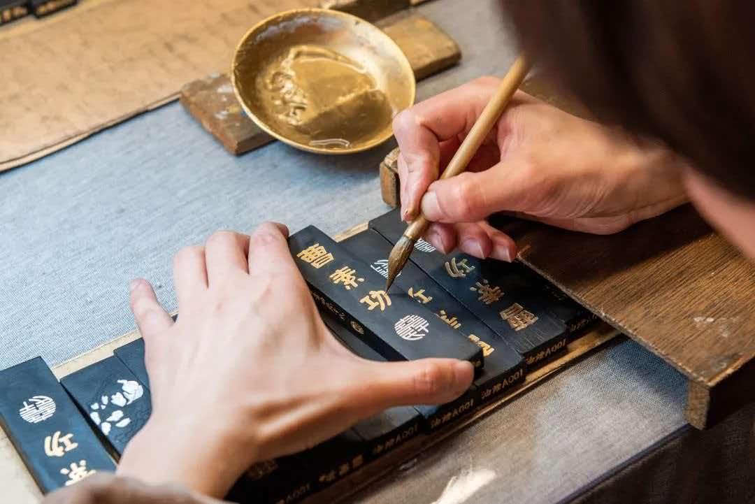 Calligraphy Ink Gilding at Shanghai Brush & Ink Factory Tour
