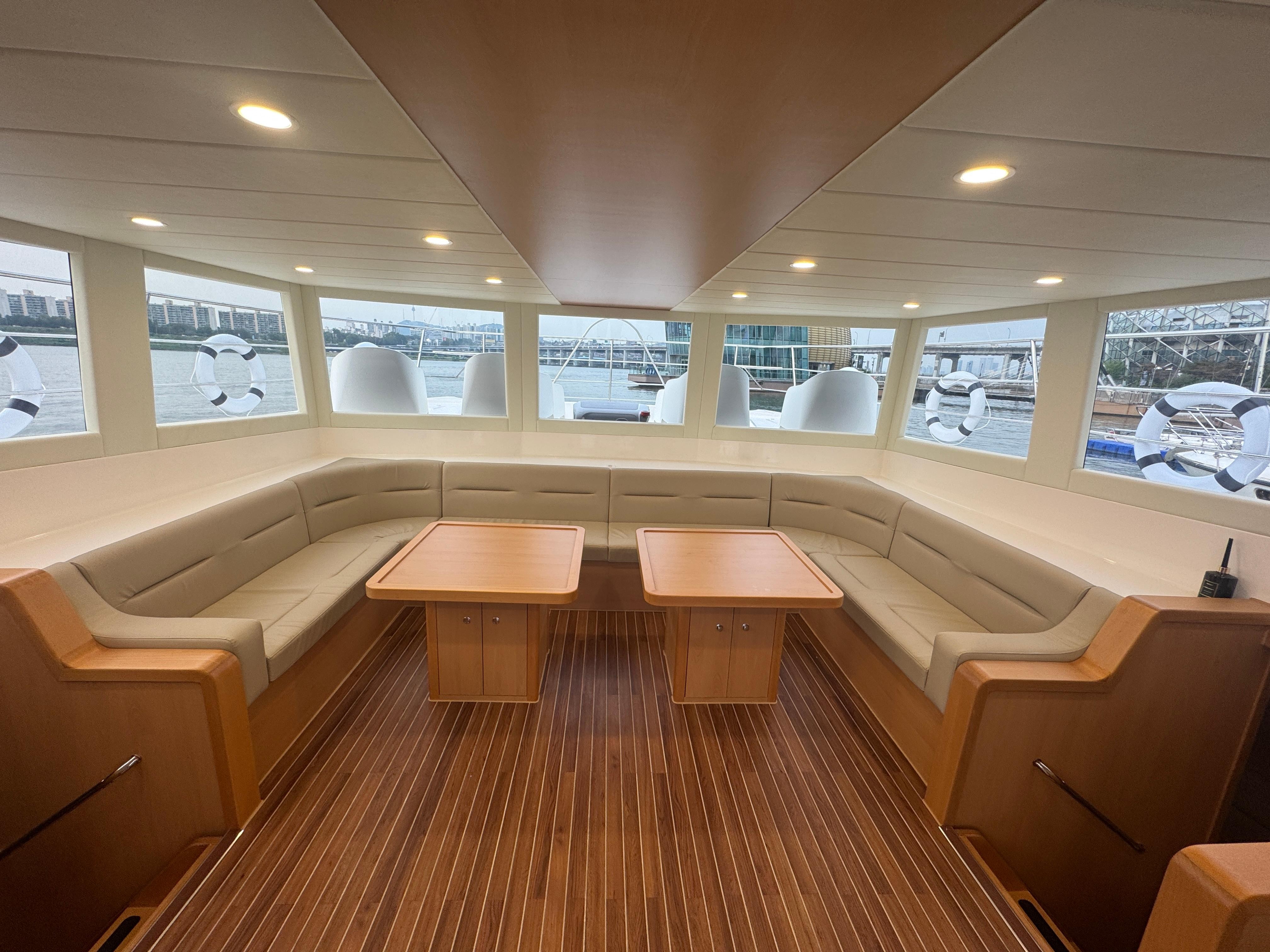 Seoul: Han River Private Yacht Rental 3