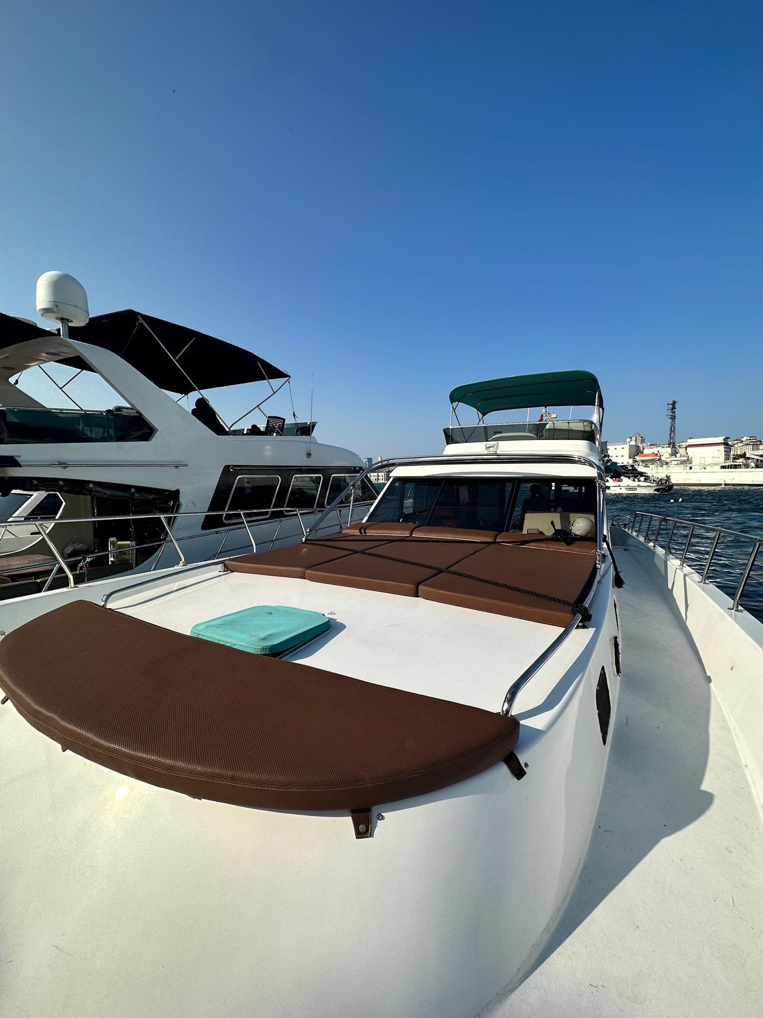 Istanbul:Private Yacht Cruise with Maiden's Tower Visit 2