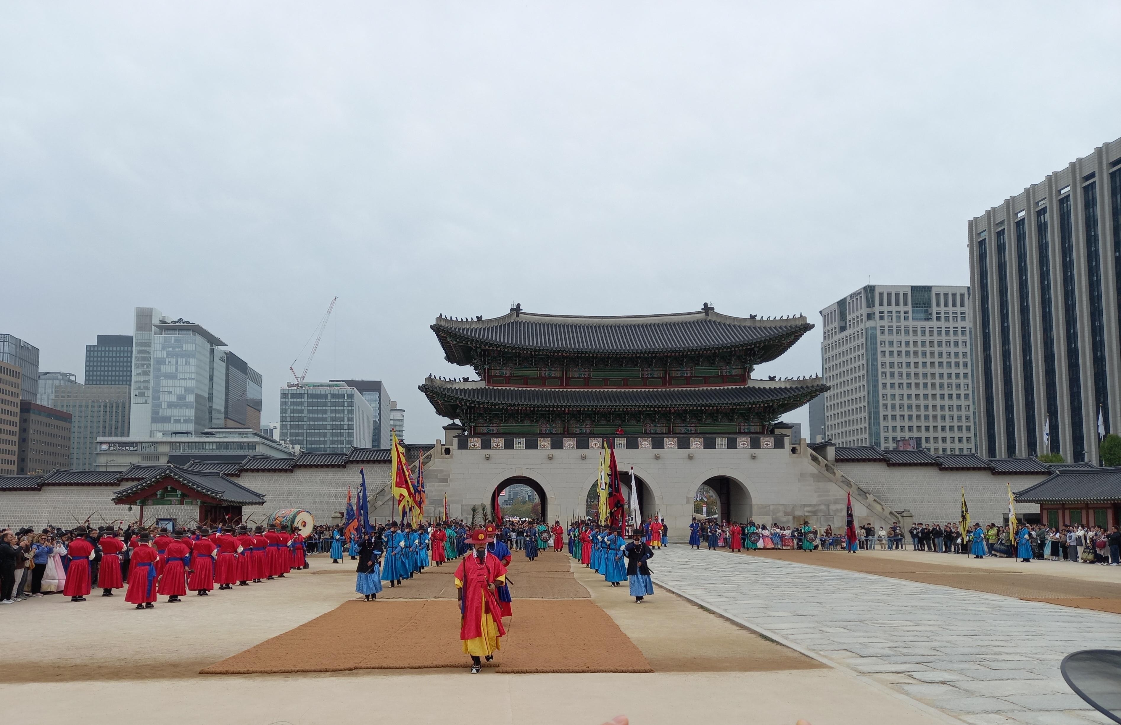 Seoul: 4-Hour Guided Tour to Palace, Bukchon, Jogyesa Temple