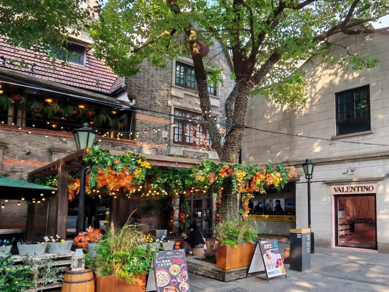 Shanghai: Xintiandi Tour and Pottery Class with Transfer 2