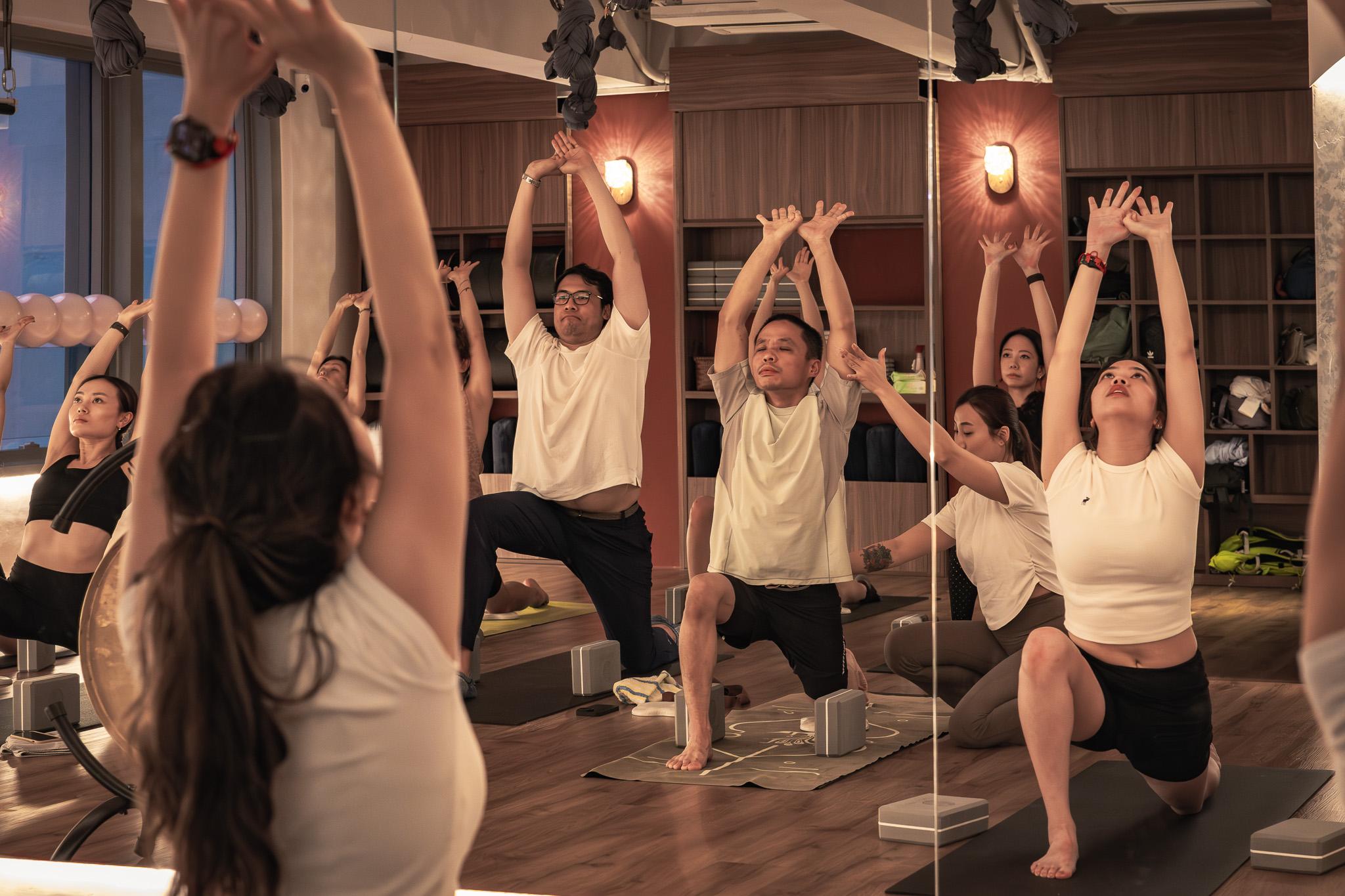 Hong Kong: Yoga Class in Wan Chai with Instructor 2