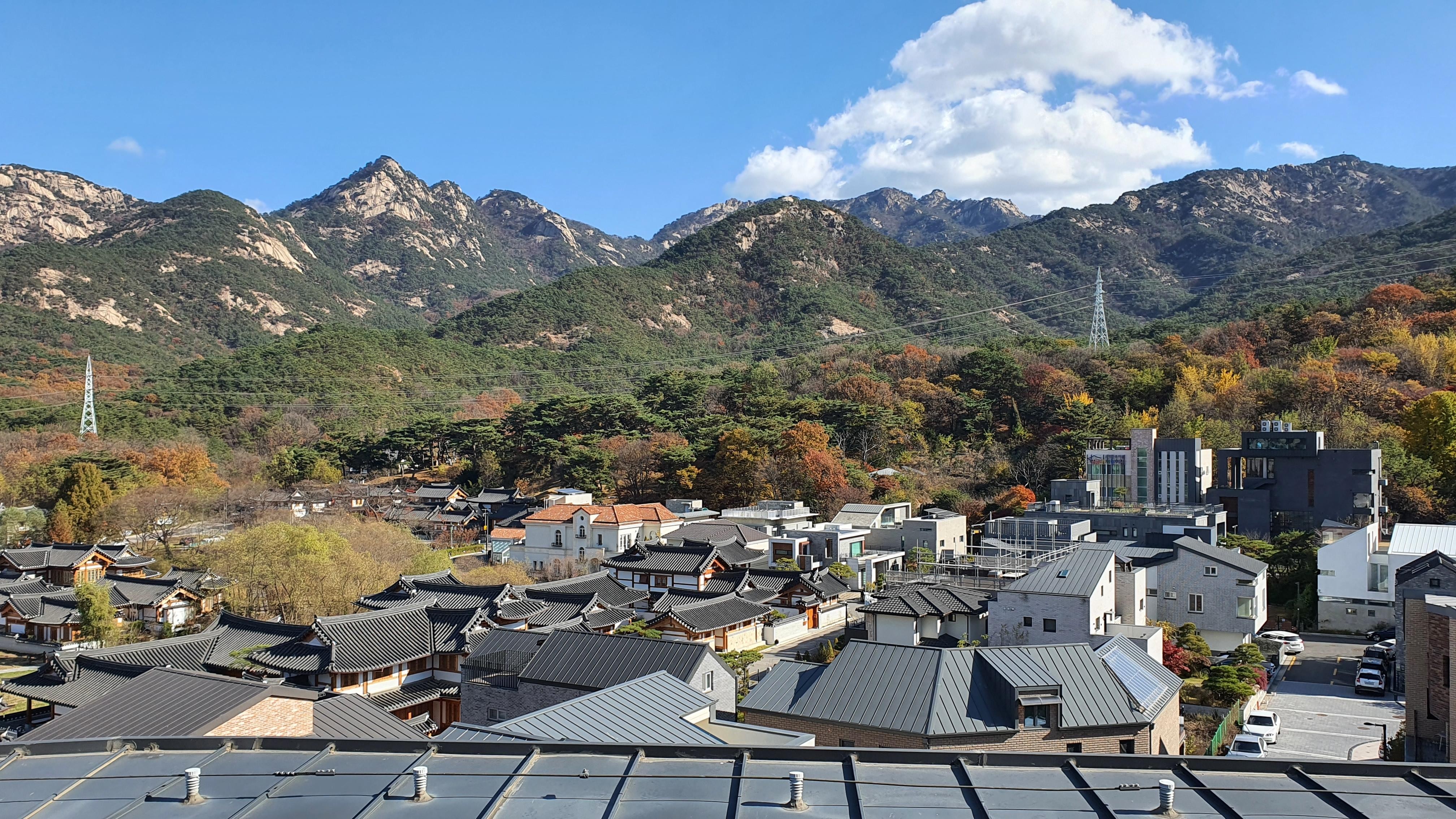 Seoul: Bukhansan Views, Hanok Village, and Temple Tour 3