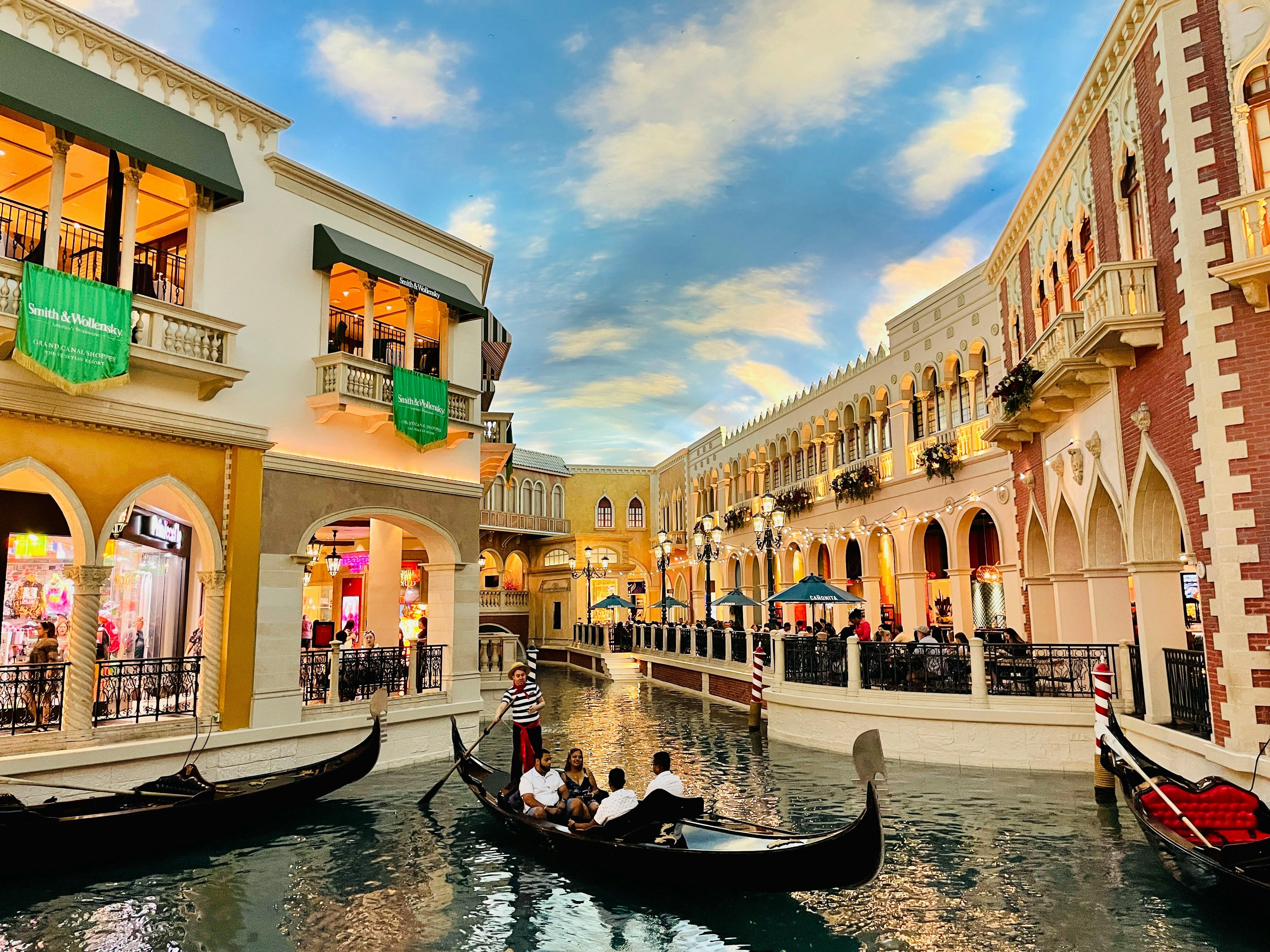 Doha: City Tour & Villaggio Mall with Gondola Ride - 4 hour