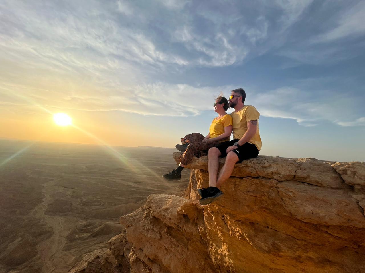Riyadh: Edge of the World Tour with Dinner at a Campsite 2