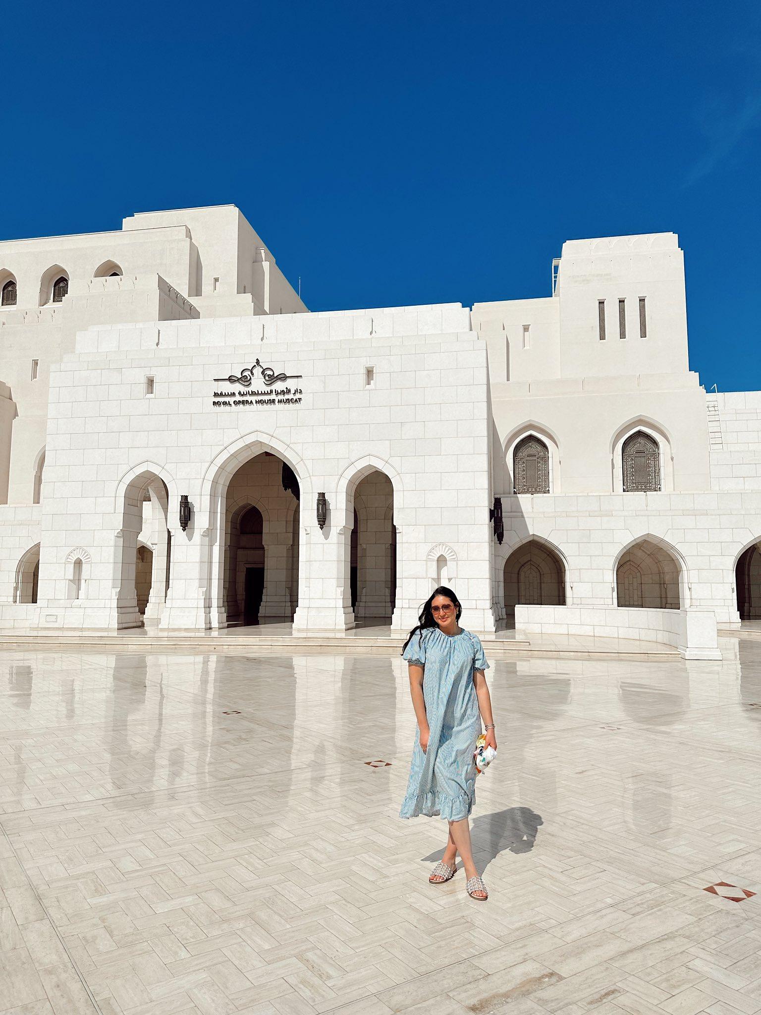 Muscat: Group Guided City Tour with Pickup and Meals 2