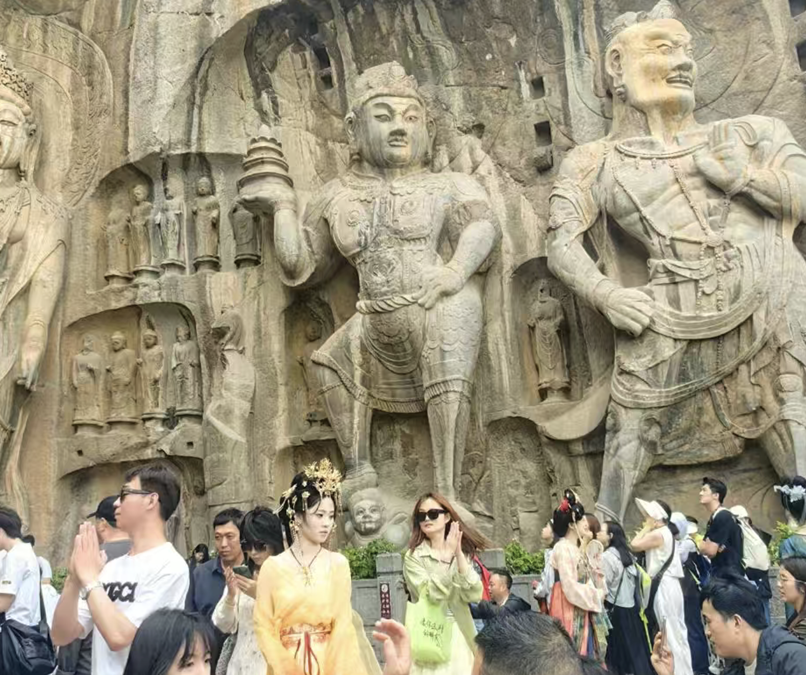 Beijing:Luoyang Longmen grottoes by bullet train tour 3