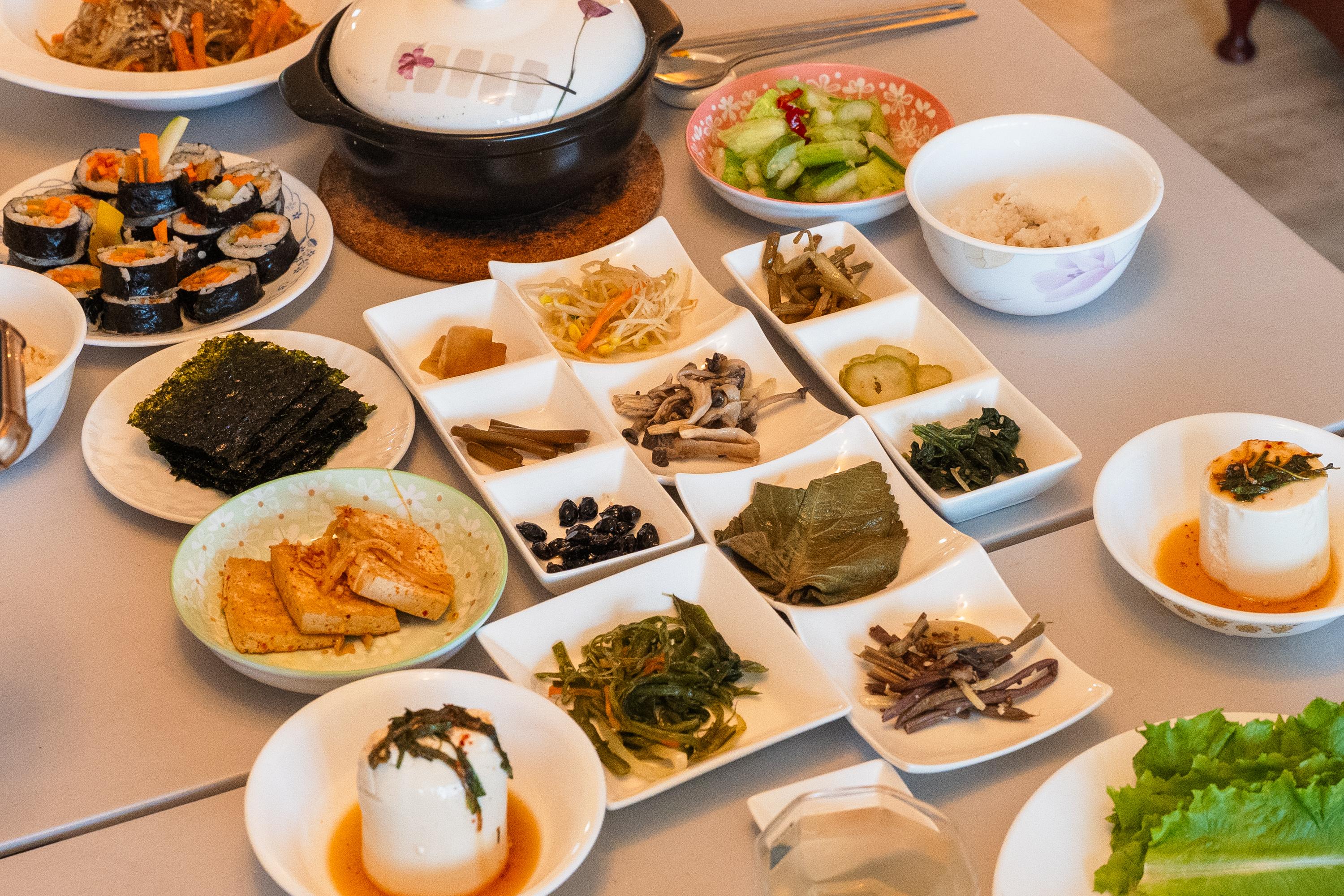 Seoul: Local Home Korean Vegan Cooking Class & Market Tour